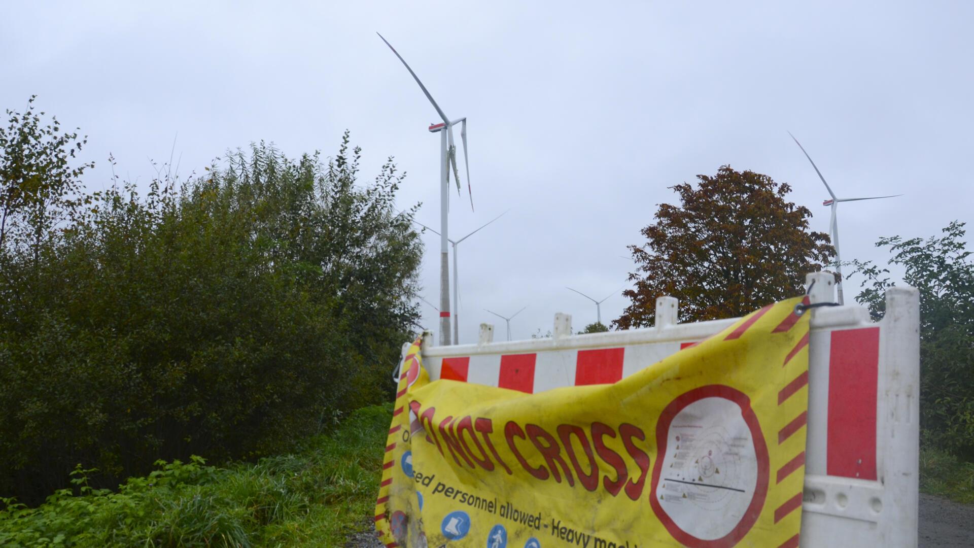 Oktober 2023: Zum zweiten Mal knickt an einer Windkraftanlage in Alfstedt ein Rotorblatt ab. Seit Monaten dreht sich im Windpark an fünf Anlagen von General Electric nichts mehr.