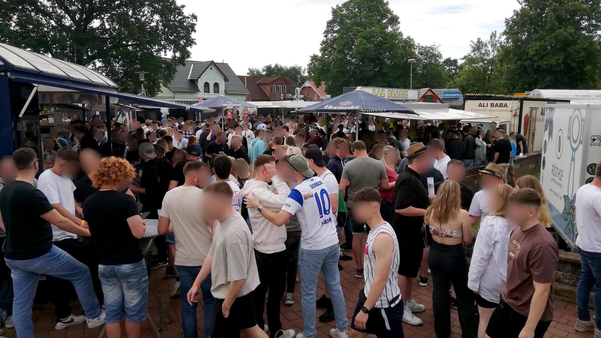 Partybesucher beim Frühtanz in Steinau