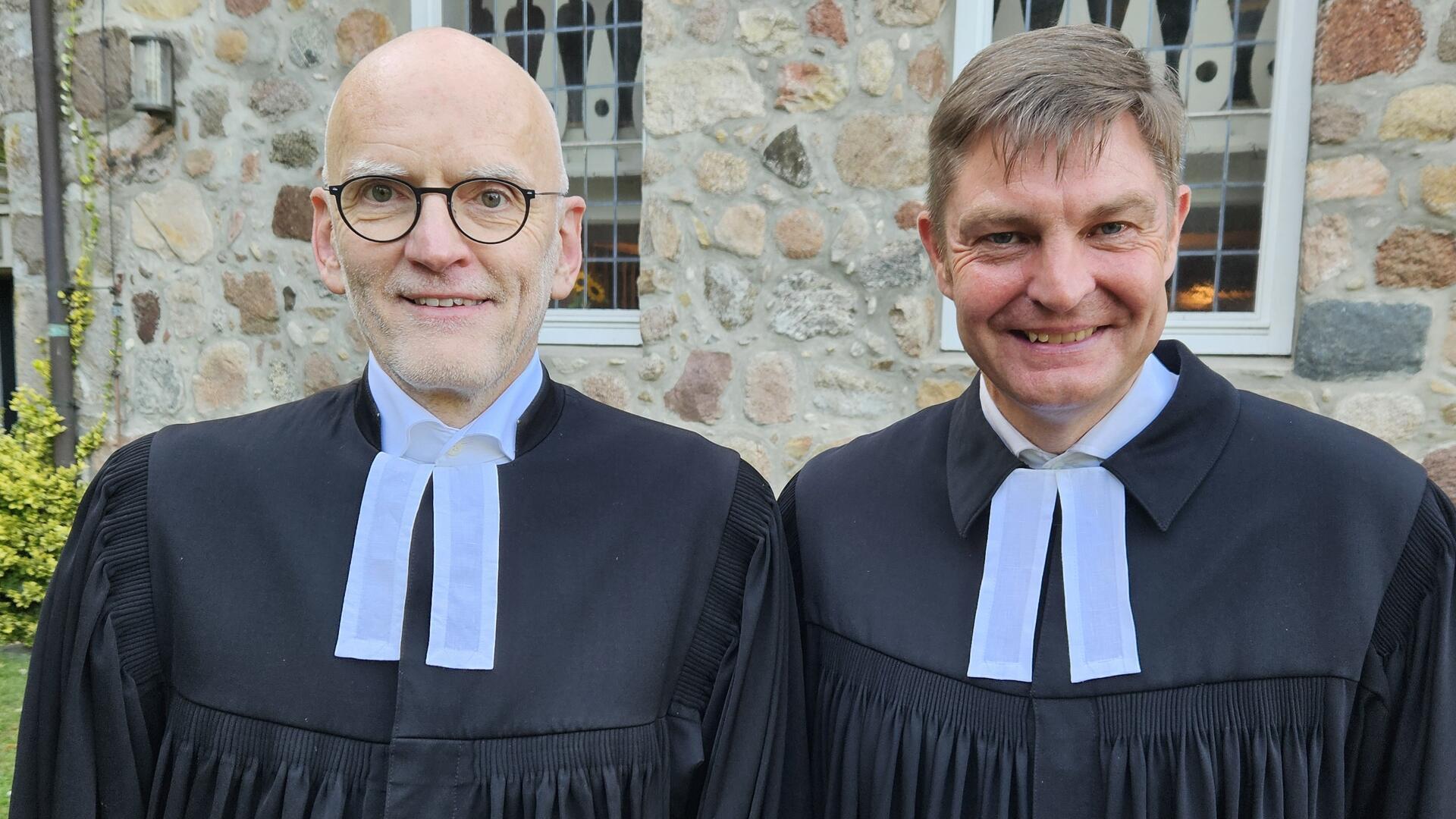 Pastor Volker Klindworth (links) und Superintendent Carsten Stock. 