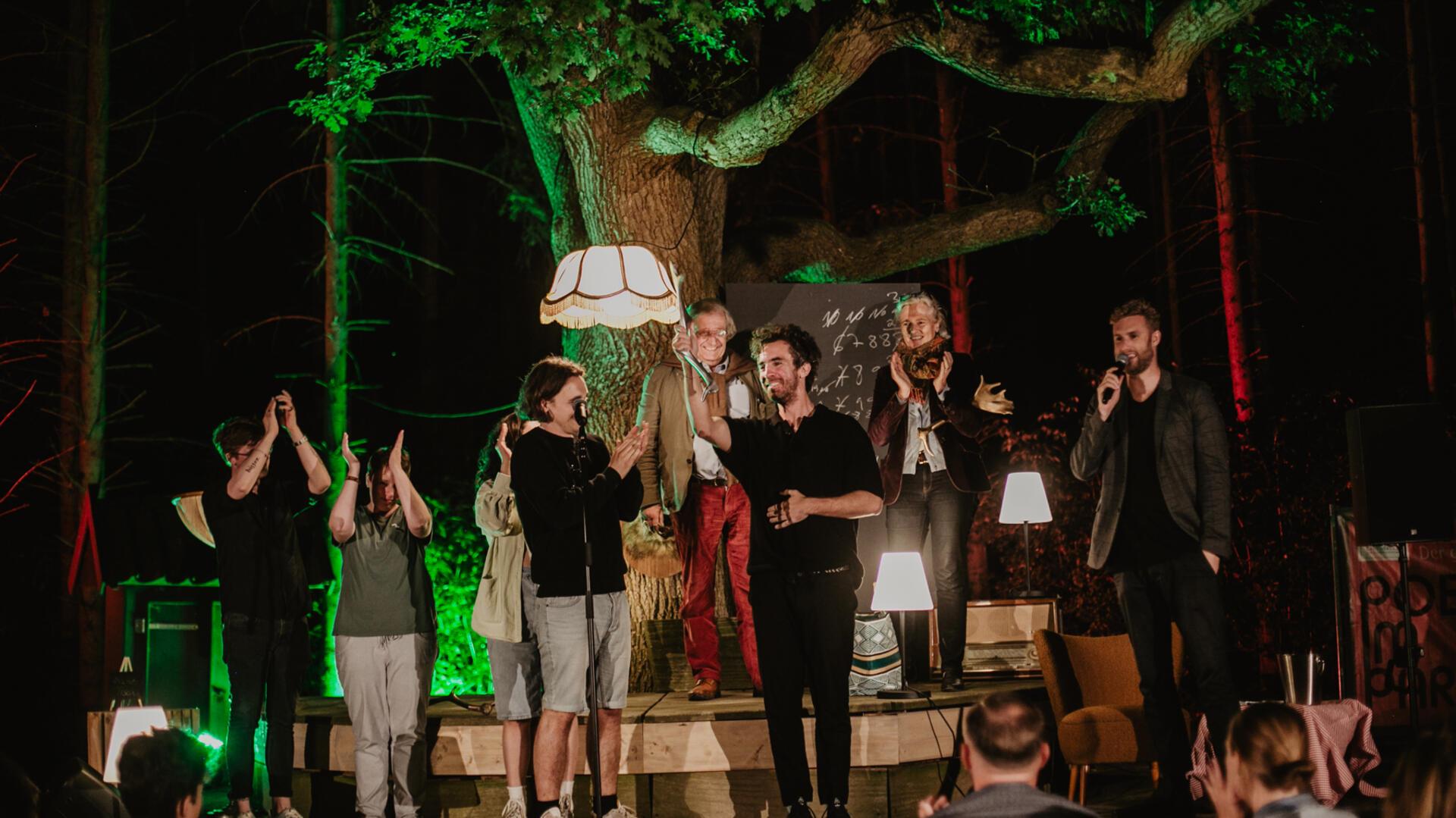 Poetry Slam mit besonderer Atmosphäre: Dafür steht die Veranstaltung Poetry im Park in Lauenbrück.