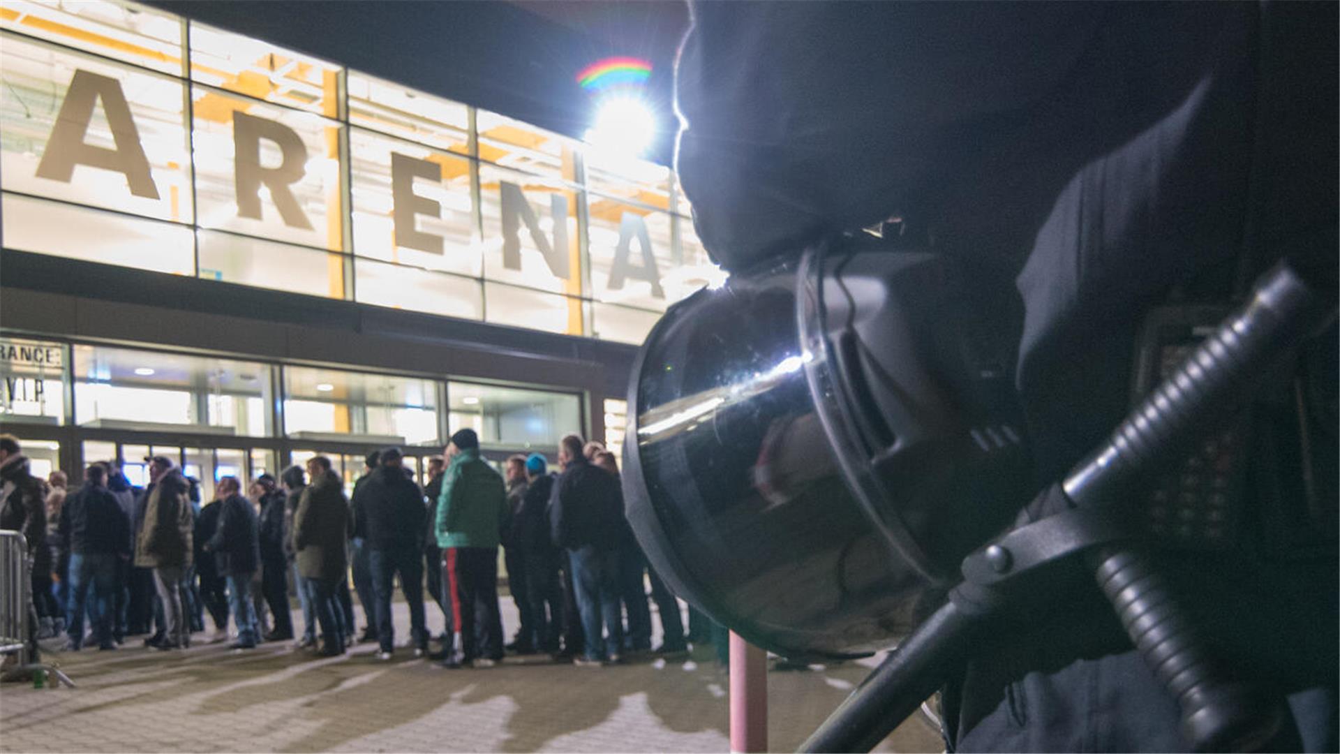 Polizei vor der Eisarena (Archivfoto)