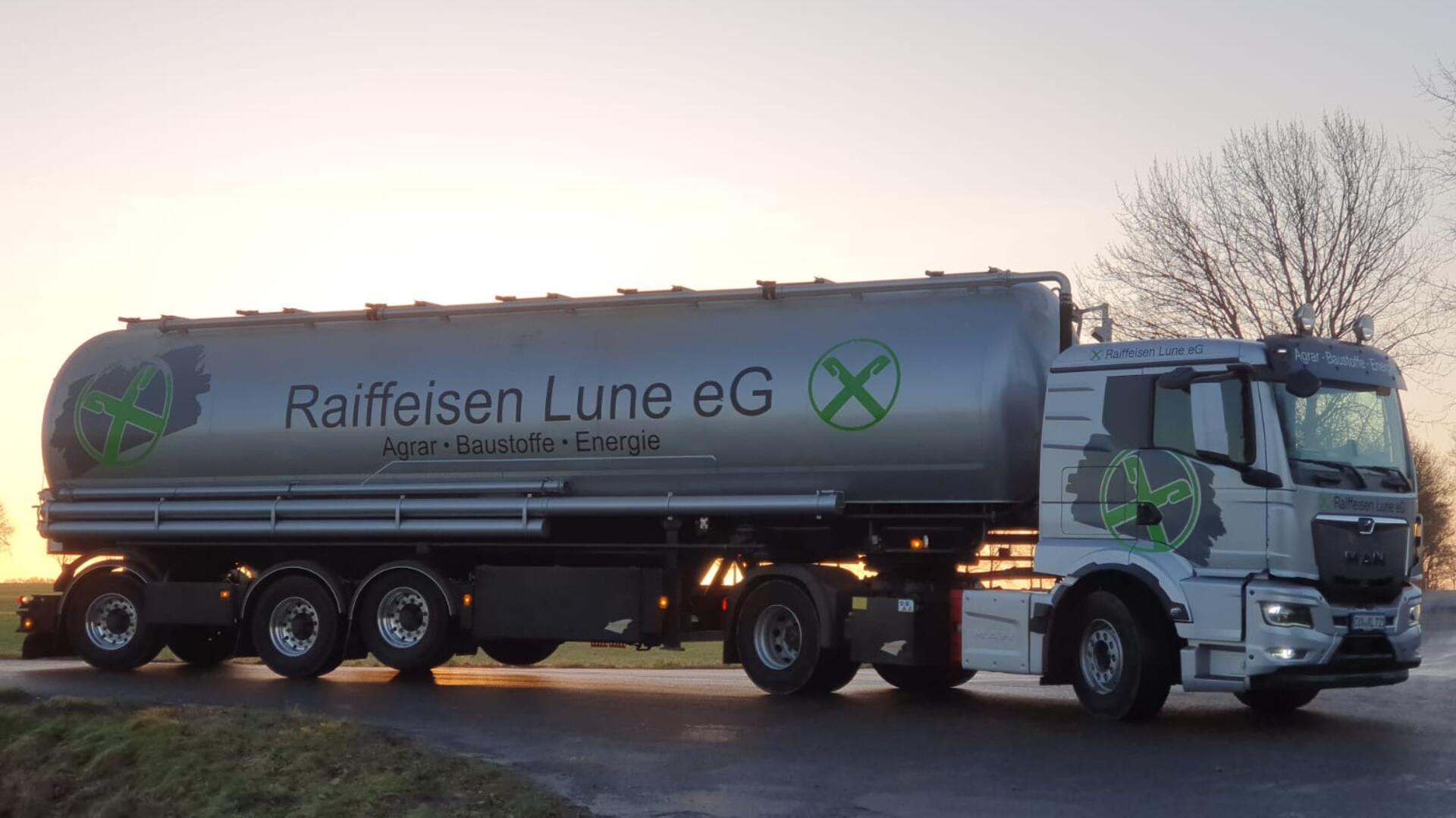 Tank-Lkw aus dem Fuhrpark der Raiffeisen Lune eG