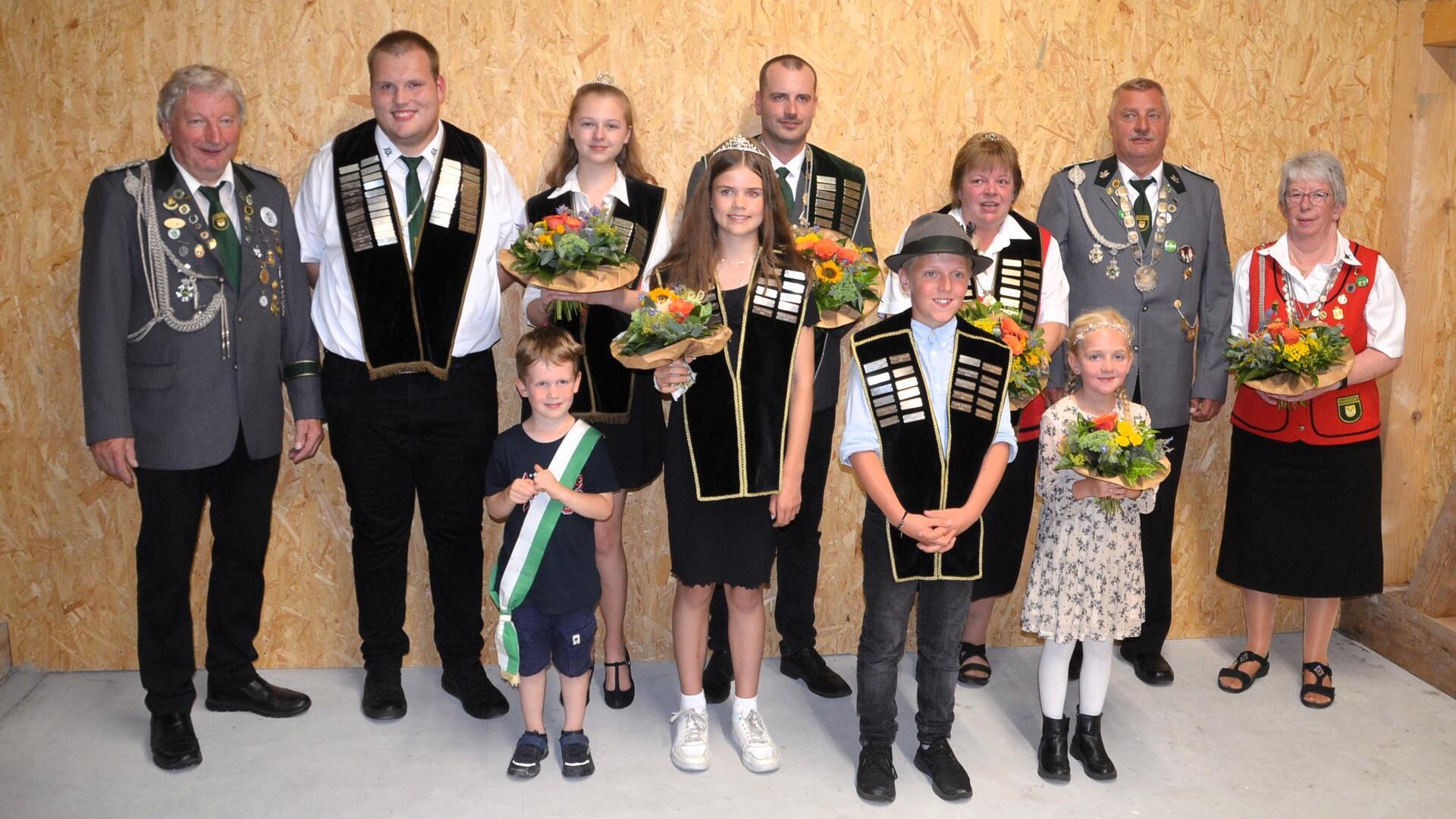 Präsident Klaus-Wilhelm Schlüter (li.) konnte ein volles Königshaus präsentieren.