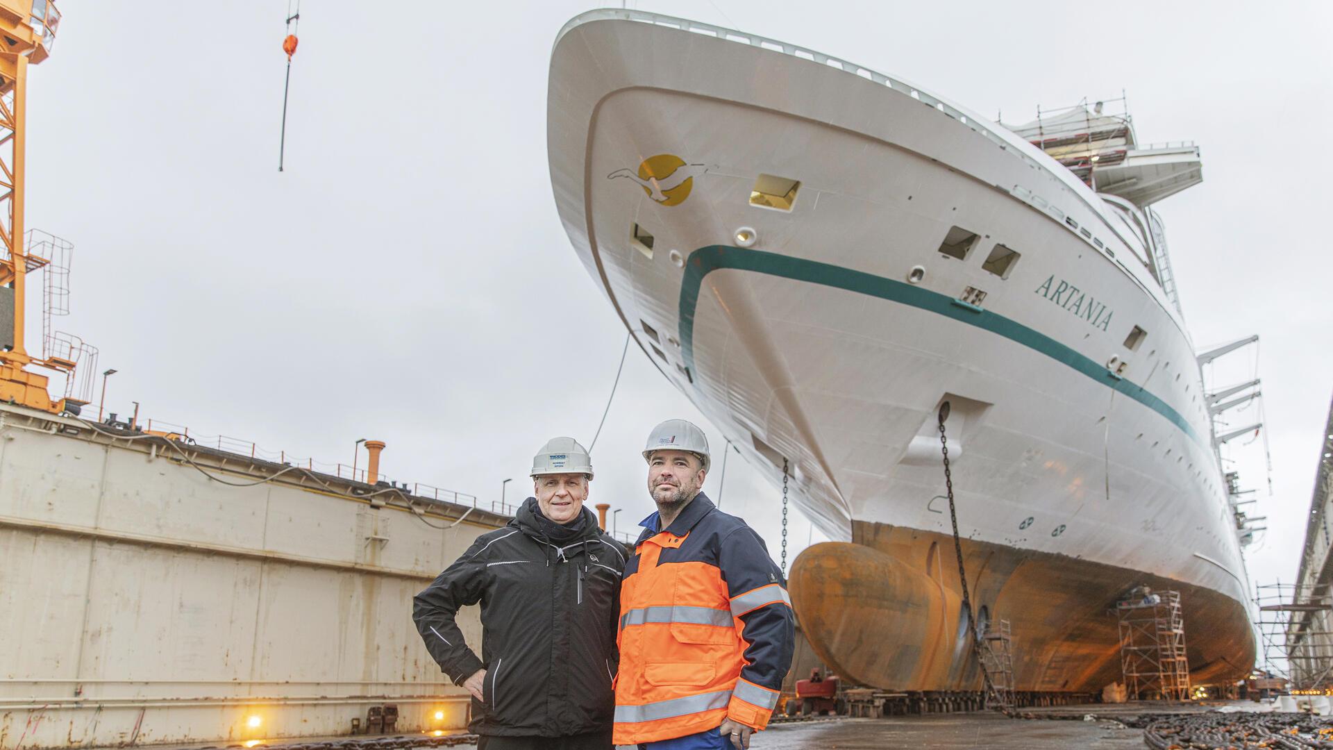 Projektmanager Jochen Mehrtens (Lloyd Werft) und Flotten-Manager Norbert Jepsen (Phoenix Reisen) leiten die Umbauarbeiten.