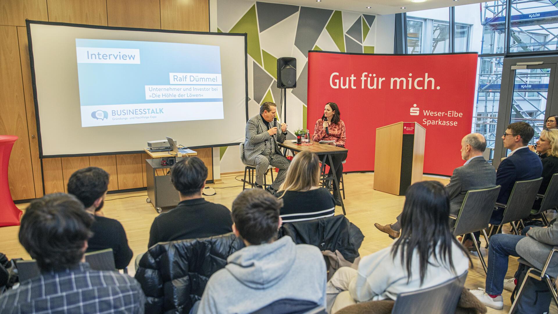 Ralf Dümmel, bekannt aus 'Die Höhle der Löwen', teilt als Stargast der Gründungs- und Nachfolge-EXPO inspirierende Praxistipps mit dem Publikum.