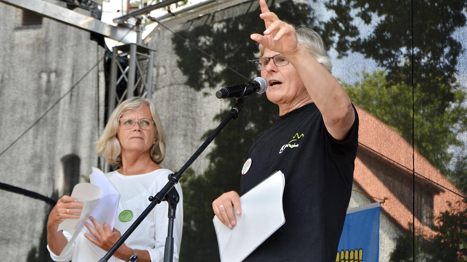 Renate Warren und Bernd Braumüller bei ihren Ansprechen.