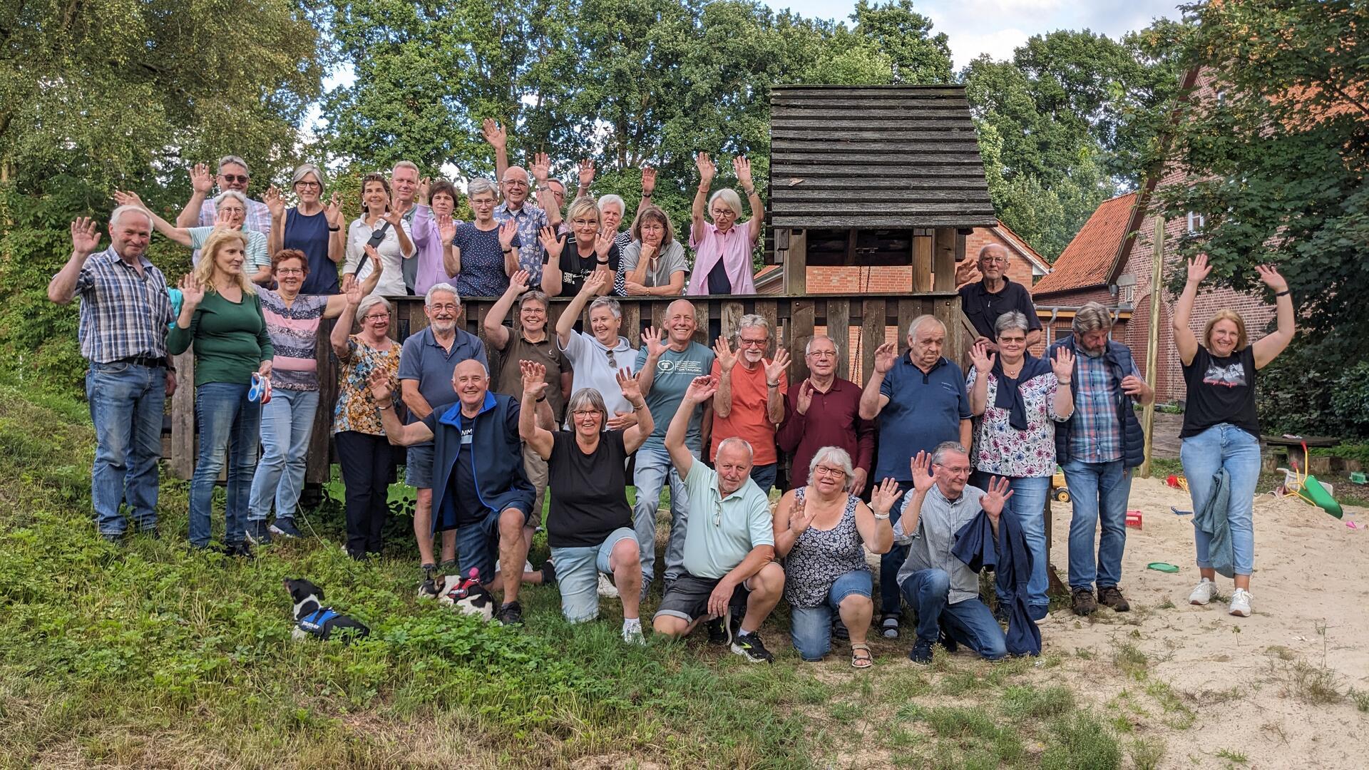 Rund 40 über 50-Jährige aus Ober Ochtenhausen haben vor kurzem an der traditionellen Fahrradtour der Ortschaft teilgenommen.