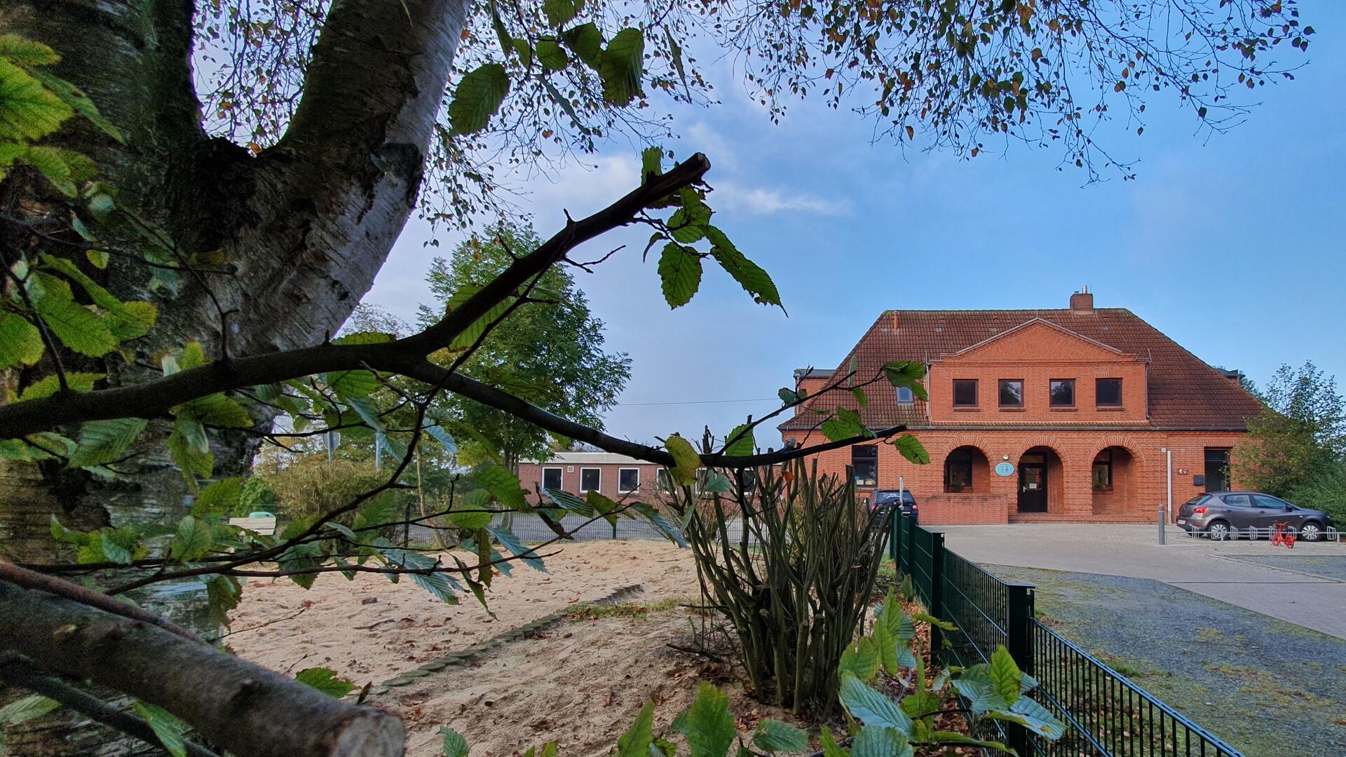 Rund 90 Jahre alt und stark sanierungsbedürftig: das Gebäude des Cappeler Kindergartens „De lütte Kinnerstuv“. 