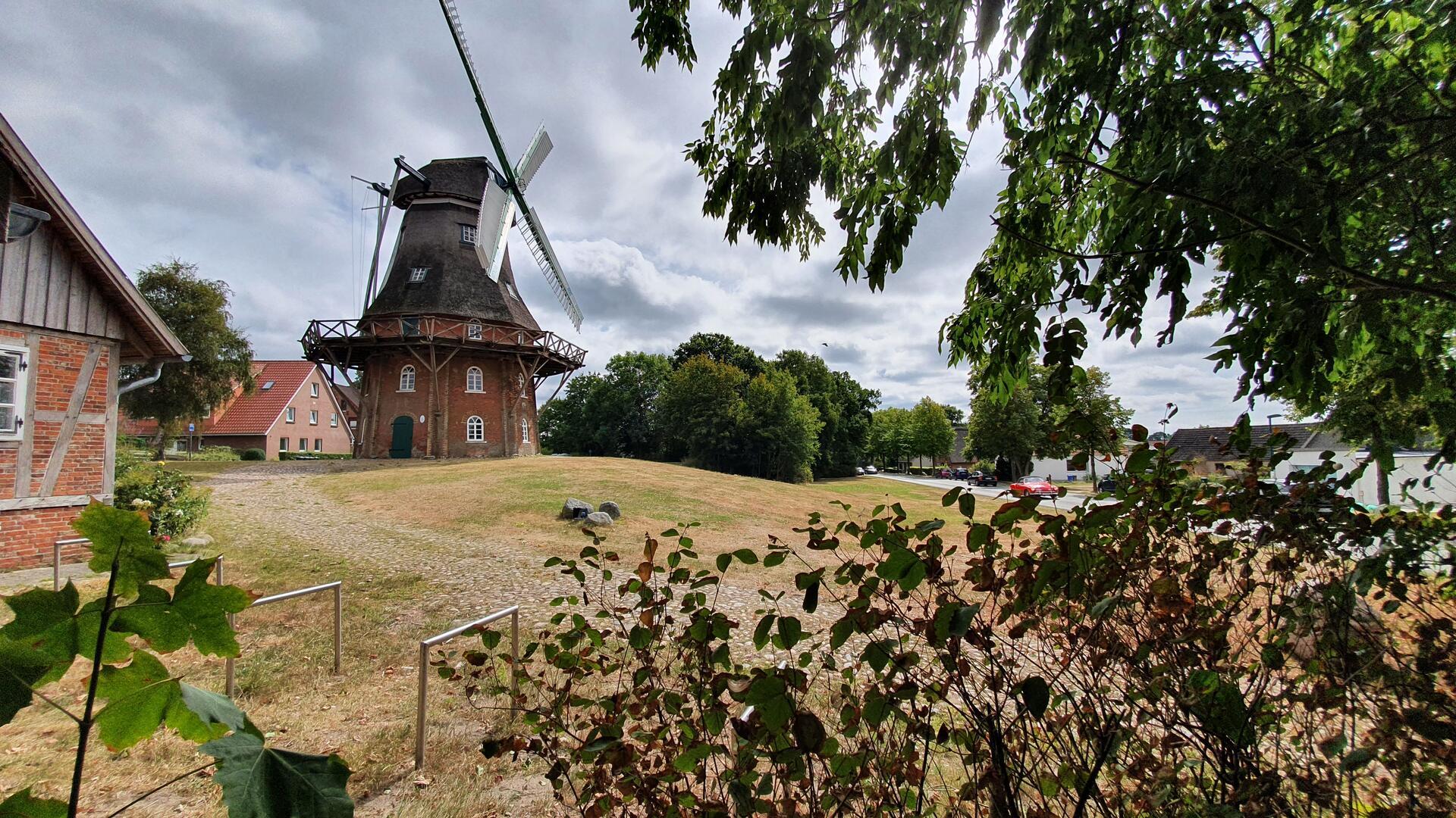 Rund um die historische Mühle in Midlum wird am 31. August und 1. September der Milmer Markt gefeiert.