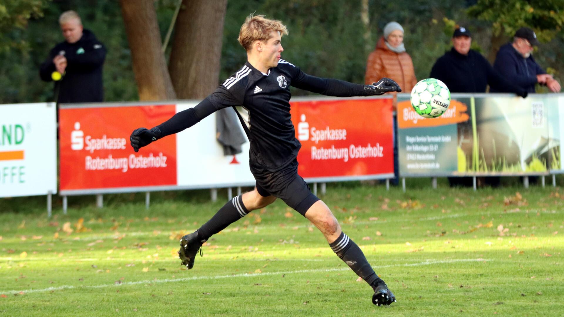 SV-Keeper Arne Treu verhinderte das 1:1 mit einem gehaltenen Strafstoß und sorgte für eine spielentscheidene Richtung.