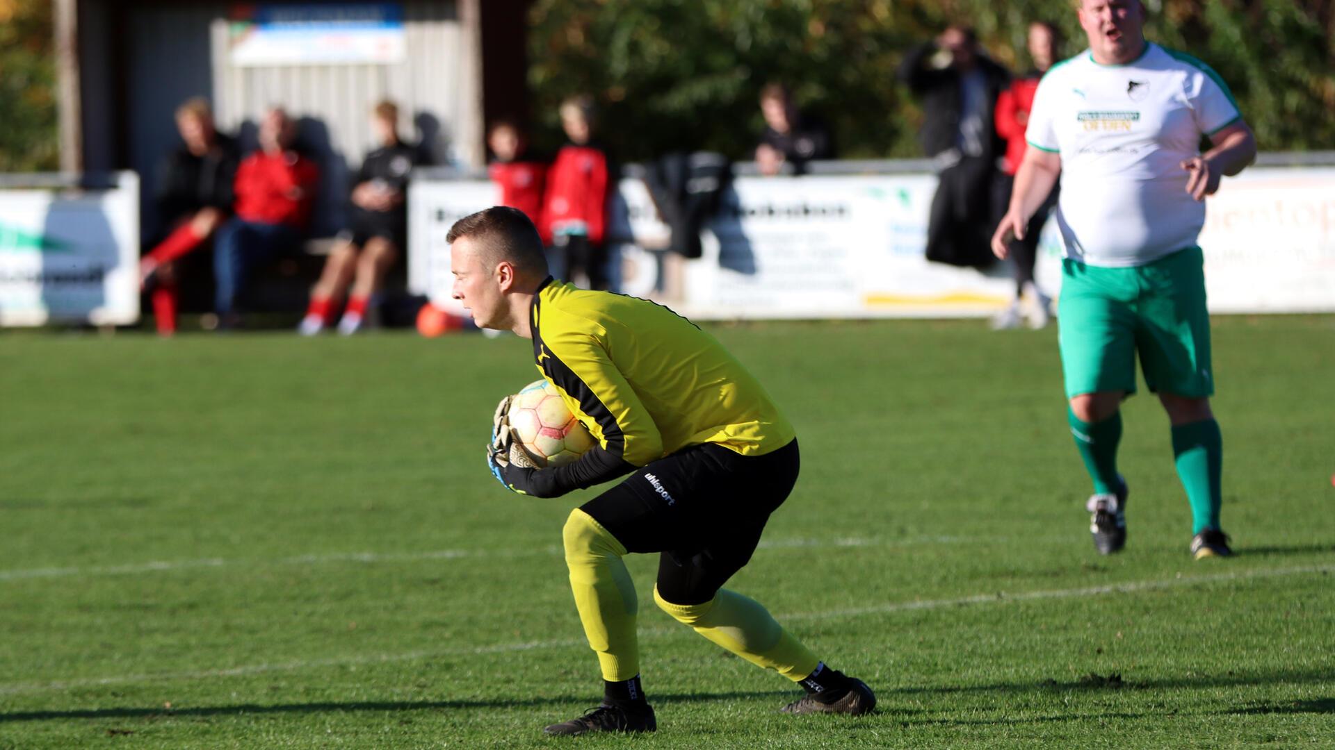 Sandbostels Keeper Benno Grotheer bot eine überragende Leistung und hielt die Niederlage in Grenzen.