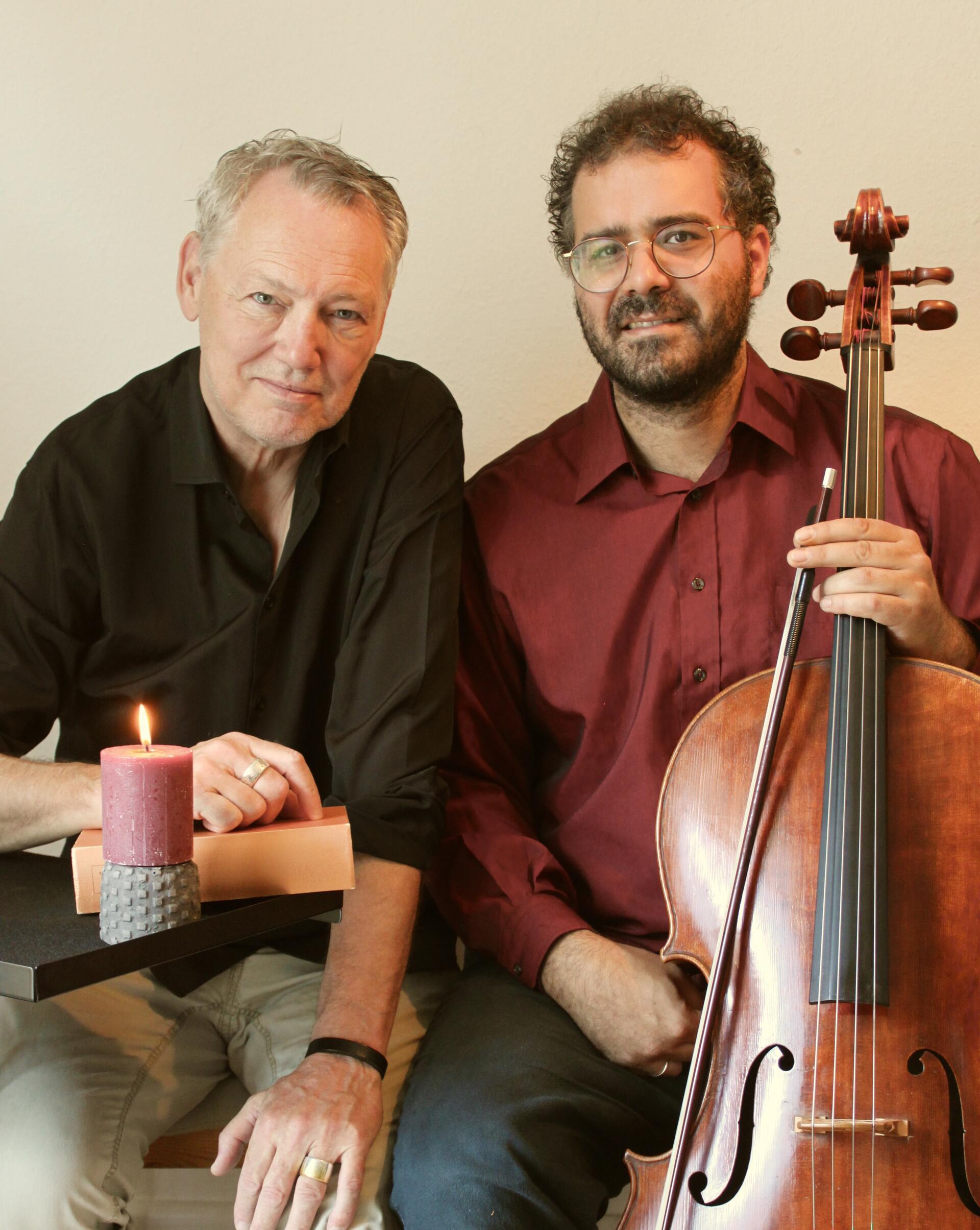 Schauspieler Dirk Böhling und Cellist Matthias Boutros treten im Theater im Fischereihafen auf.