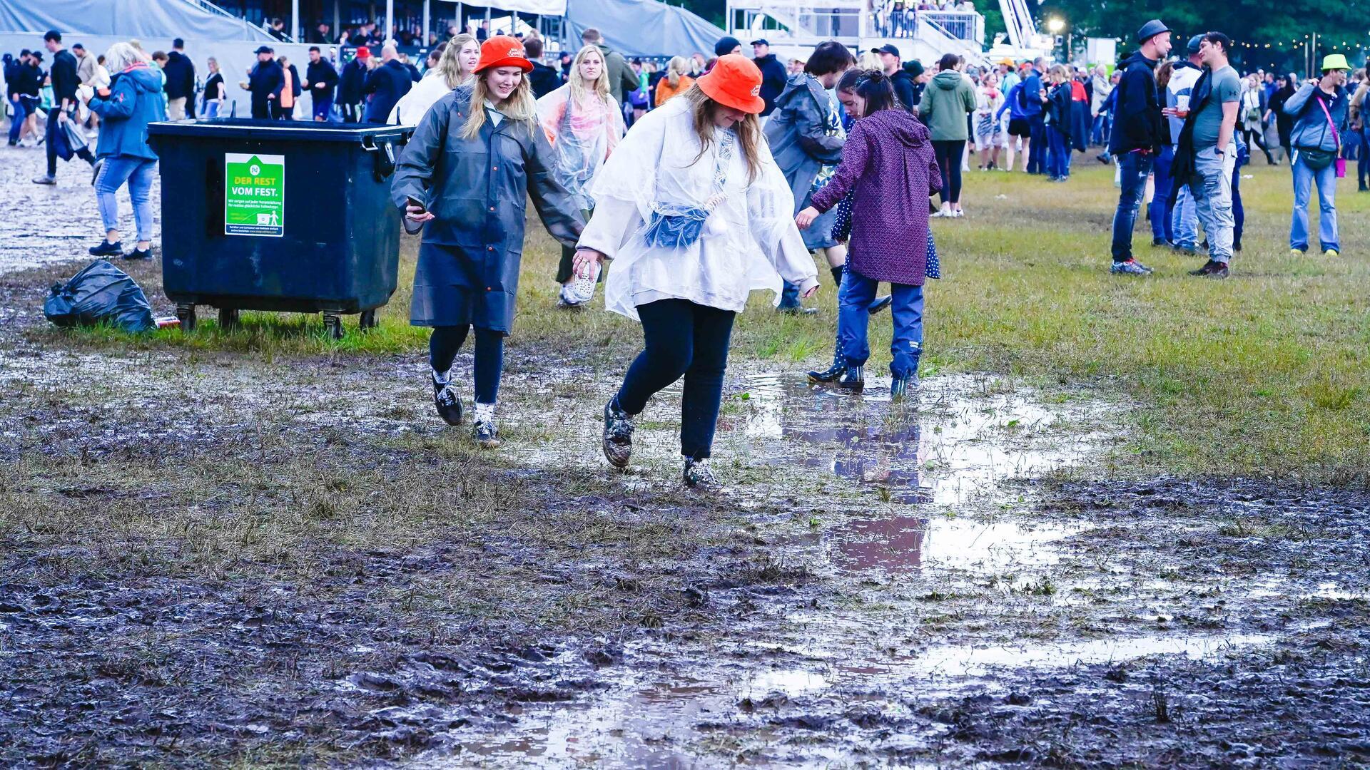 Schlamm und Matsch! Auf dem Hurricane sind Gummistiefel nun Pflicht.