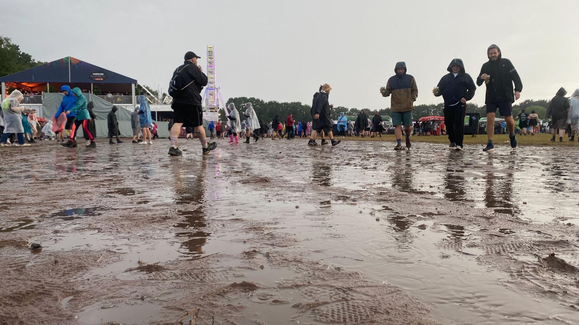 Schlamm und Matsch! Auf dem Hurricane sind Gummistiefel nun Pflicht.