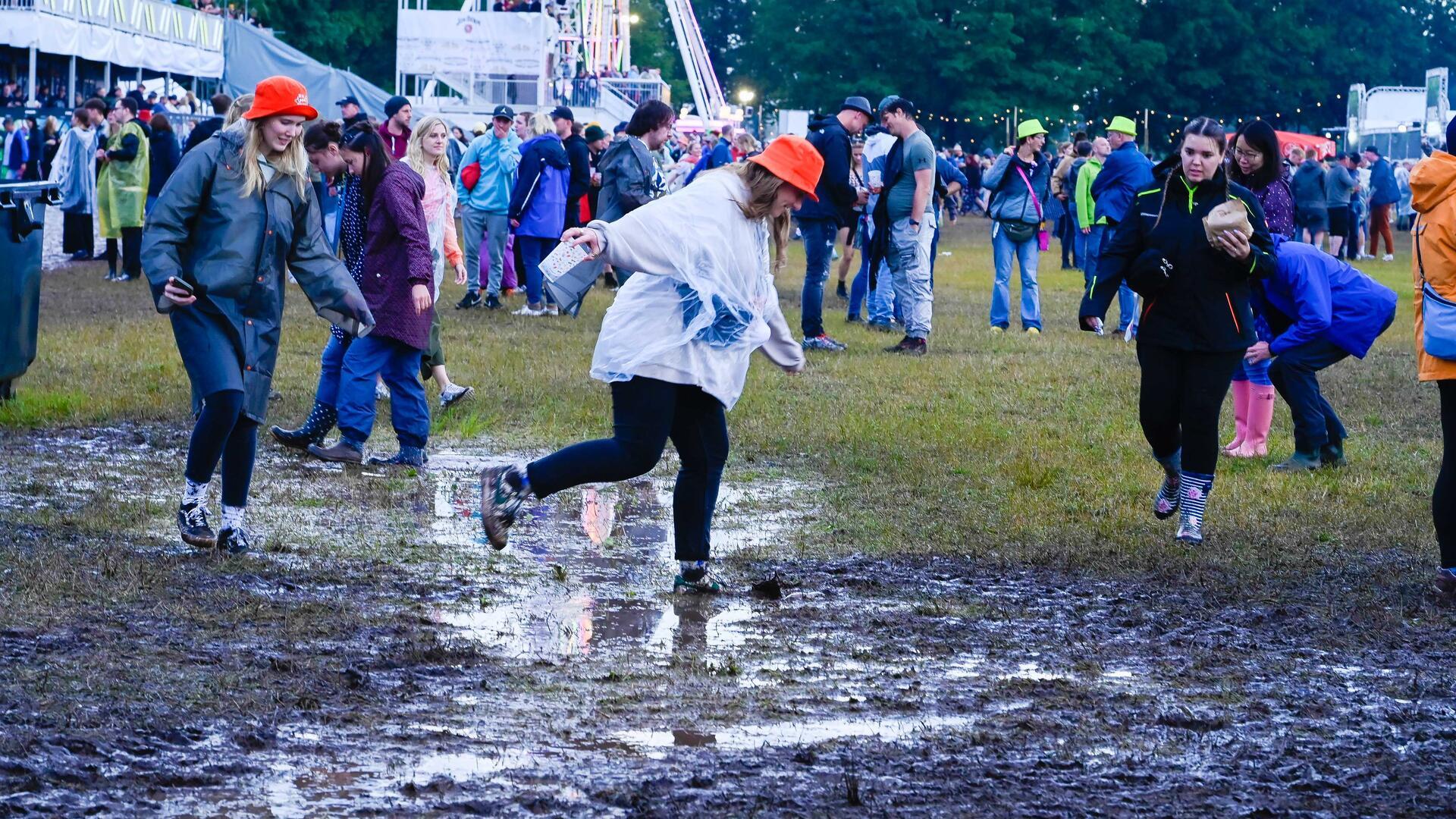 Schlamm und Matsch! Auf dem Hurricane sind Gummistiefel nun Pflicht.