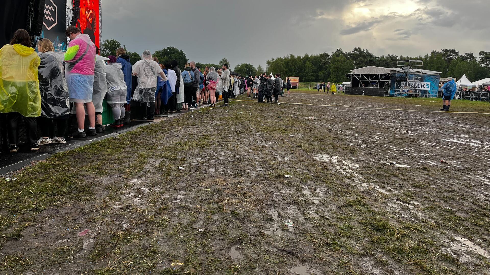 Schlamm und Matsch! Auf dem Hurricane sind Gummistiefel nun Pflicht.