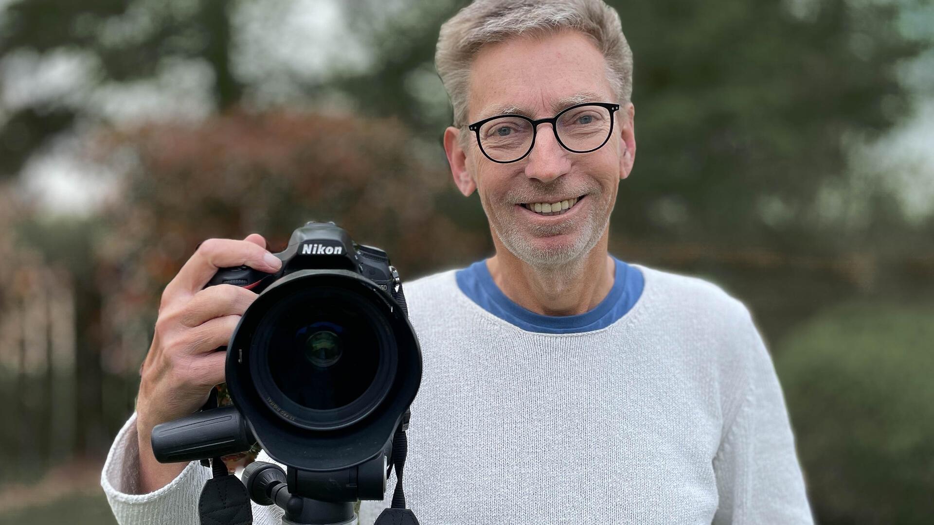 Selbstporträt des Fotografen Ulrich Reduhn, der ab dem 17. Mai seine Arbeiten in Bremervörde EIGENART-Kunstraum zeigt.