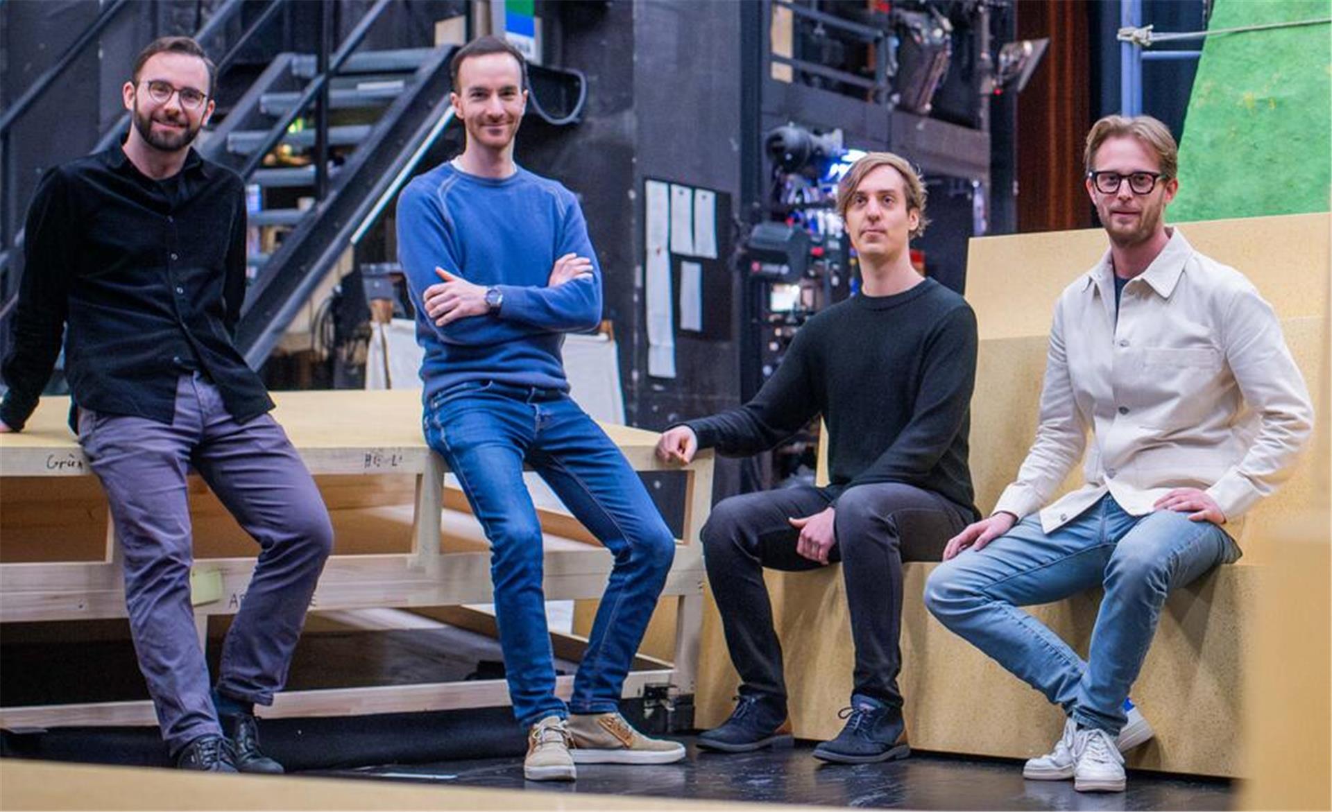 Sie bringen „The Apple Tree“ am Bremerhavener Stadttheater auf die Bühne (von links): Bühnen- und Kostümbildner Alexander McCargar, Kapellmeister Davide Perniceni, Dramaturg Torben Selk und Regisseur Rennik-Jan Neggers