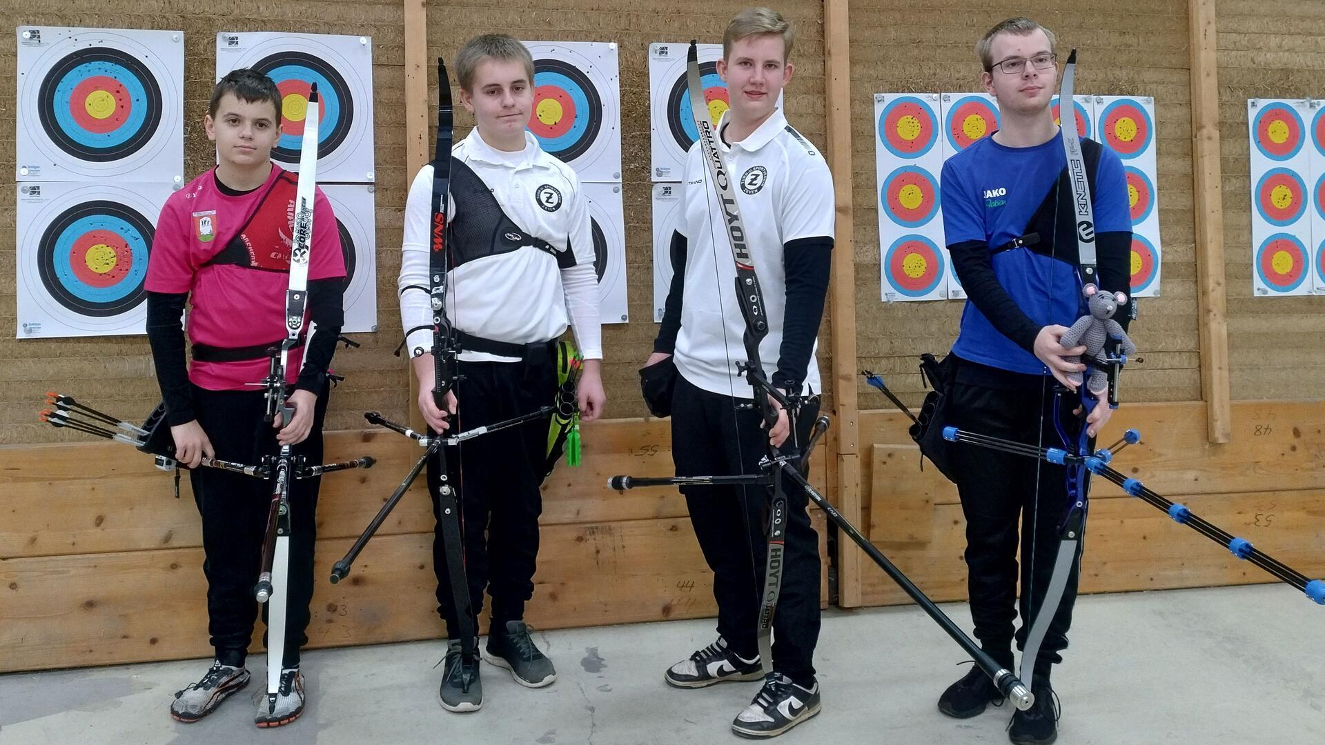 Sie haben sich für die Landesmeisterschaft Halle qualifiziert (von links): Jannis Blümel (SV Anderlingen), Niklas von Bursy und Felix Kamin (beide TuS Zeven), Fabian Ehlers (SSV Tarmstedt).