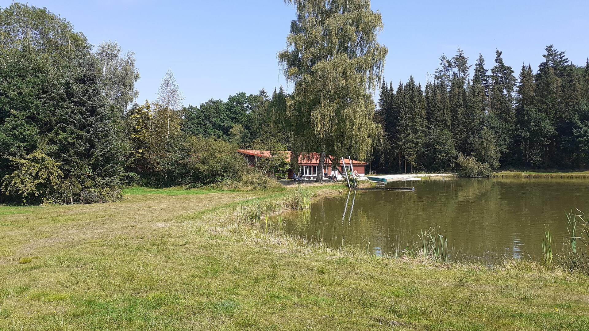 Sieben Kinder werden am Sonntag in Hipstedt am See des Campingplatzes Gestequelle getauft.