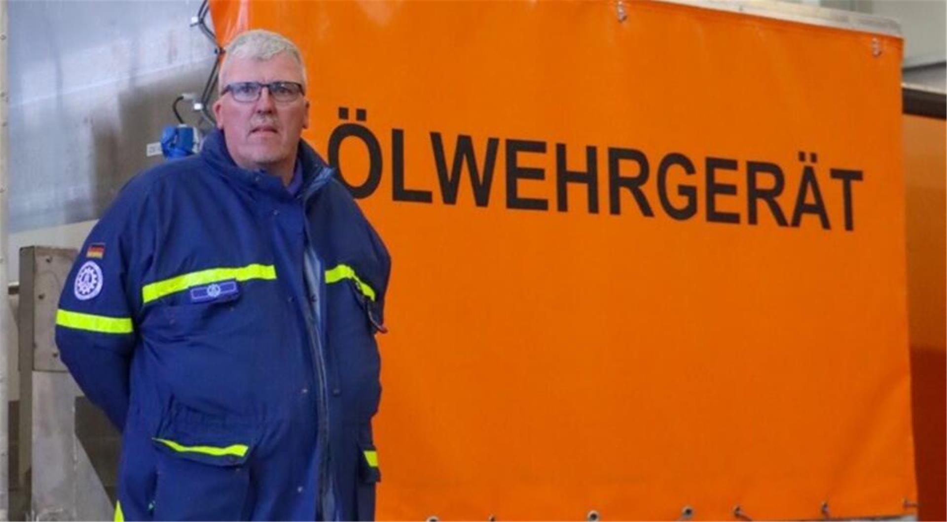 Stefan Görse ist einer von zwei Bremerhavener Ölwehrspezialisten des THW, die im Hochwassergebiet helfen.