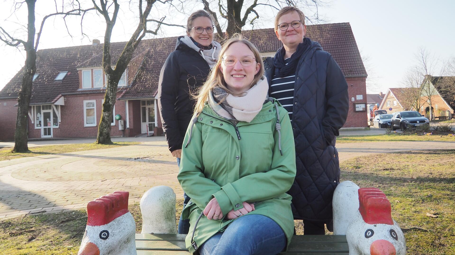 Talika Blanco (vorne) übernimmt in diesem Jahr die Verantwortung für die Oster- und Herbstmärkte in Sievern von den langjährigen Organisatorinnen Claudia Flathmann (rechts) und Angela Druse.