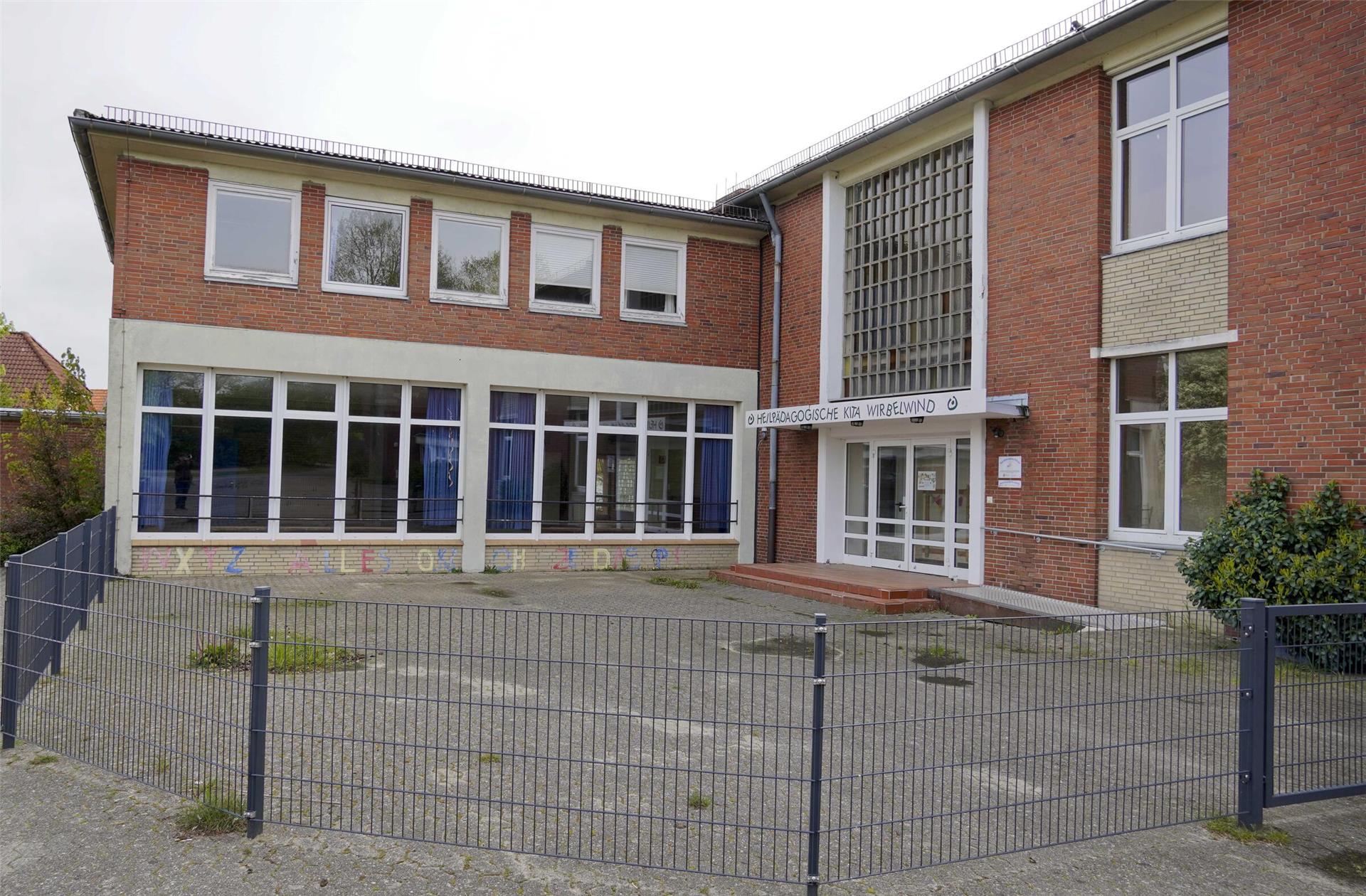 Teile der alten Josef-Guggenmos-Grundschule in Hesedorf wurde in den vergangenen Jahren von der Lebenshilfe Selsingen genutzt, die das Gebäude übergangsweise als Kita-Standort genutzt hat. Danach plant die Stadtverwaltung den Abriss des Gebäudes - sehr zum Unmut des Hesedorfer Ortsrates.