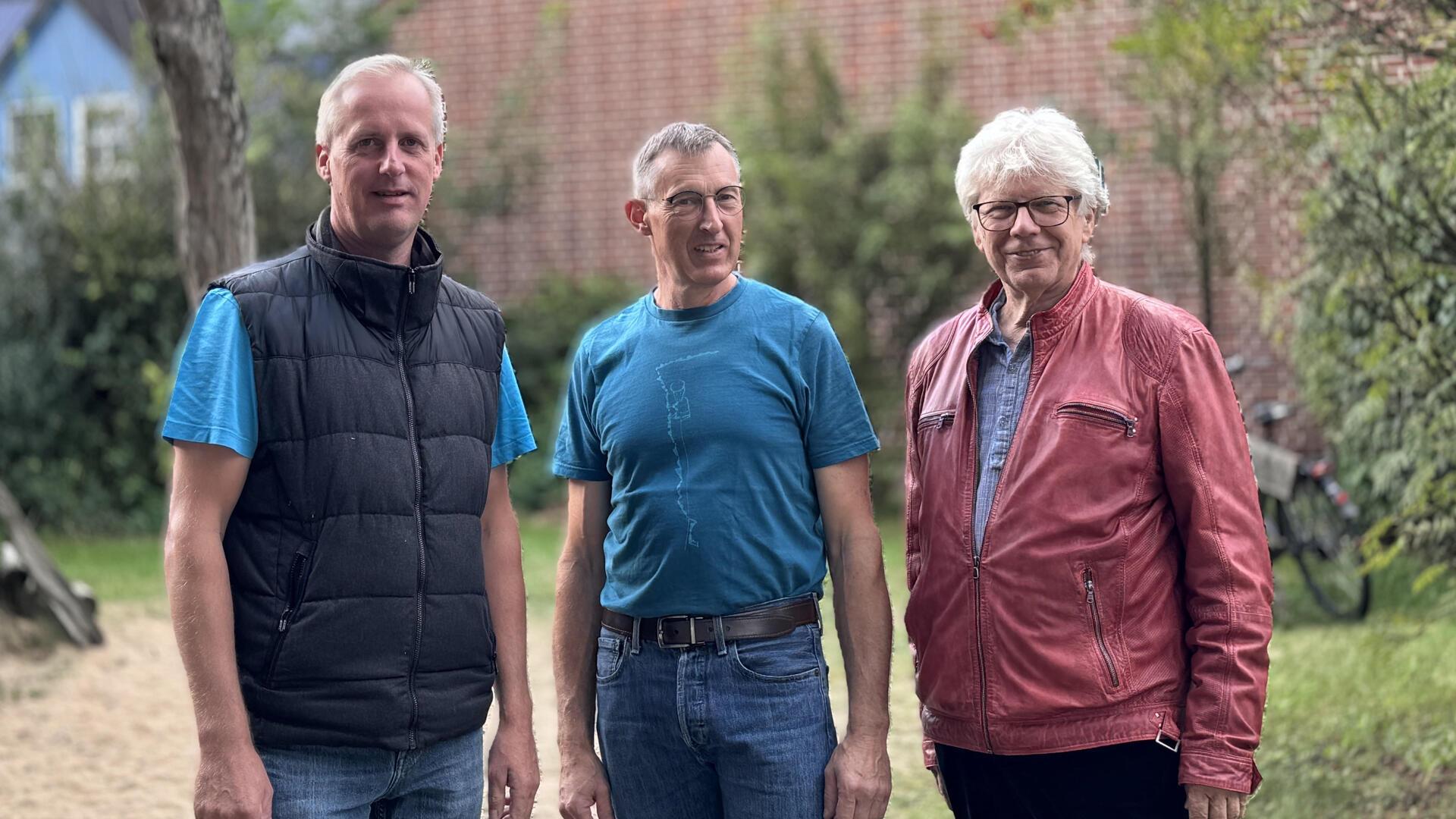 Timo Knoop, Jens Frömmrich und Traugott Riedsel freuen sich über die vielseitigen aber gemeinsamen Ideen seitens der Bürgerinnen und Bürger. Diese Ideen sollen die Wurzeln für die Aufnahme in das Dorfentwicklungsprogramm werden.