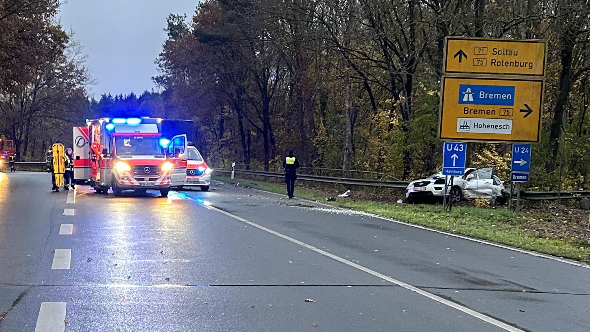 Tragischer Unfall bei Rotenburg: Ein 25-Jähriger geriet in den Gegenverkehr und starb nach der Kollision mit einem Lkw im Krankenhaus.