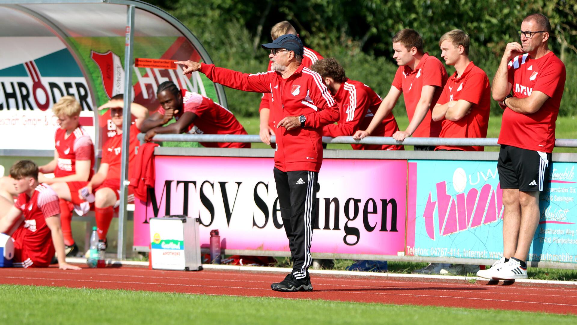 Trainer Rainer Duray ist mit dem MTSV Selsingen noch ohne Niederlage.