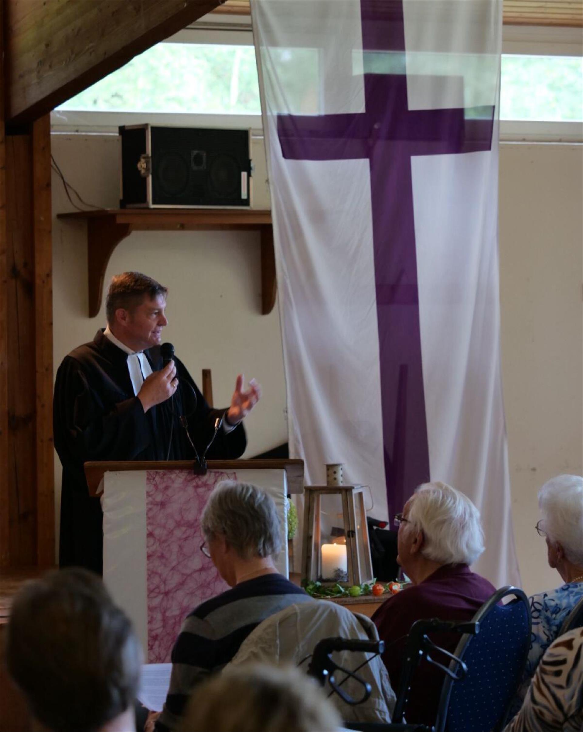 Über 160 Besucher kamen zum Festgottesdienst anlässlich des 200-jährigen Ortsjubiläums in die Klenkendorfer Festhalle.