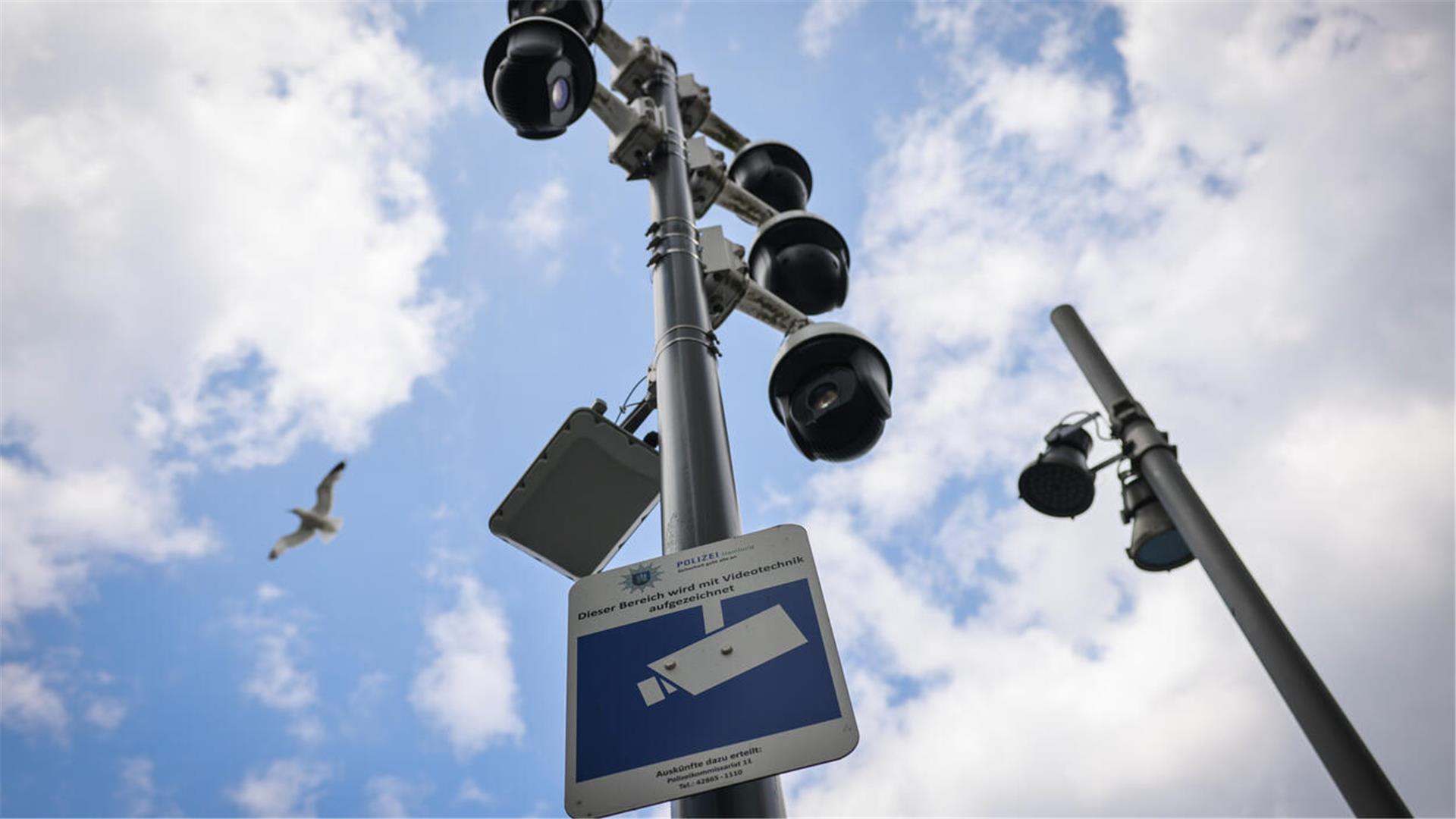 Videoüberwachung Polizei Möwe am Himmel