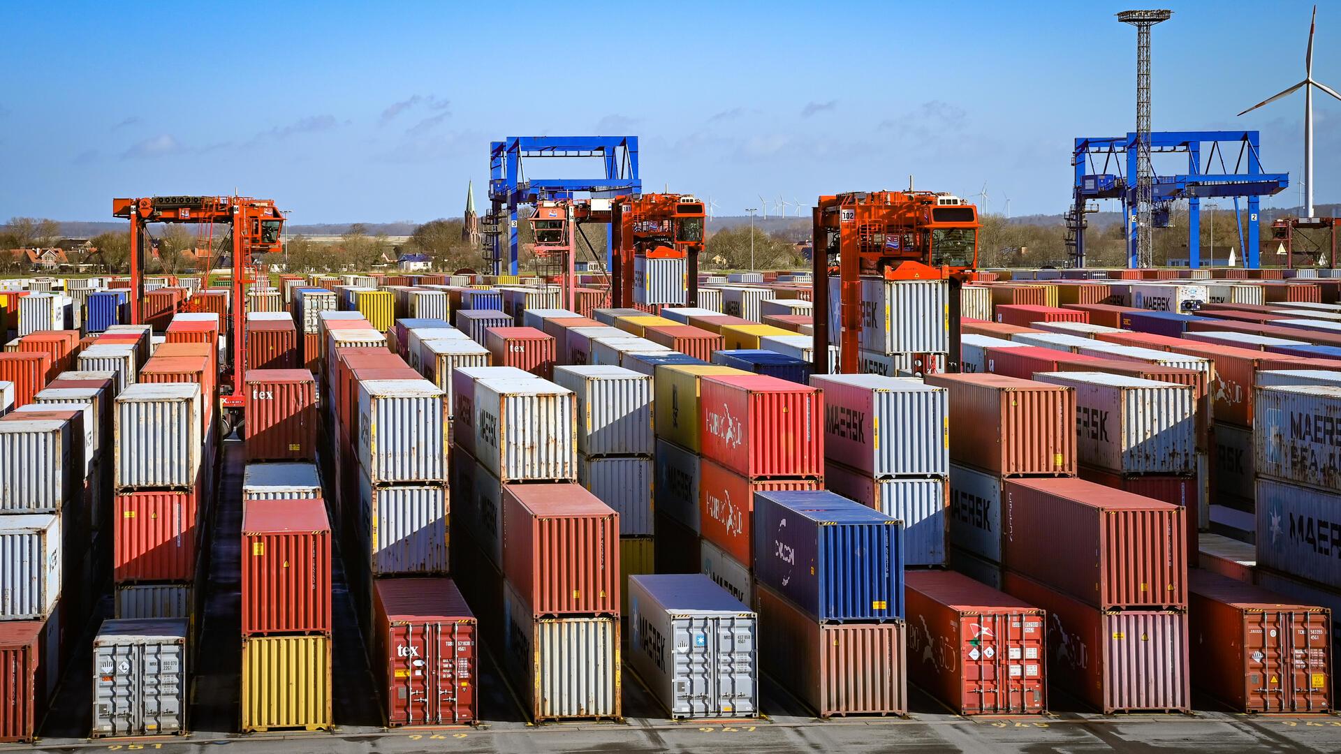 Blick von der „Maren Maersk“ auf das Containerterminal in Bremerhaven.