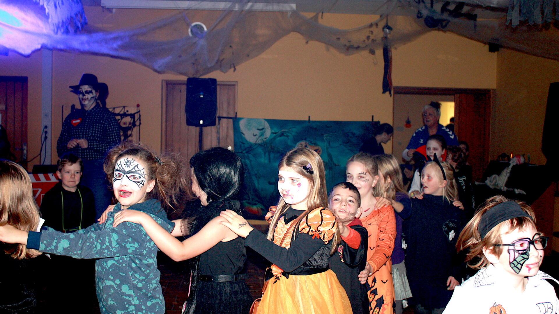 Viel Spaß hatten die Jungen und Mädchen während der Halloween-Party in der Grundschule an der Staleke.