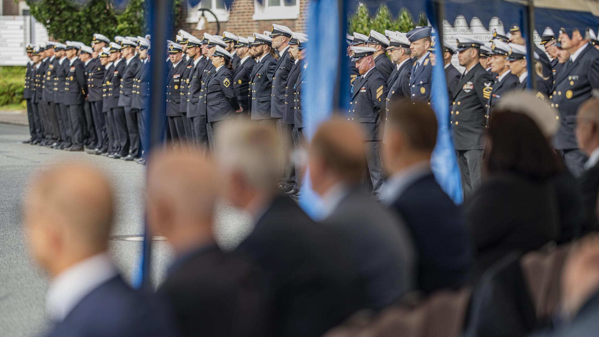 Viele Ehrengäste verfolgten die Zeremonie.