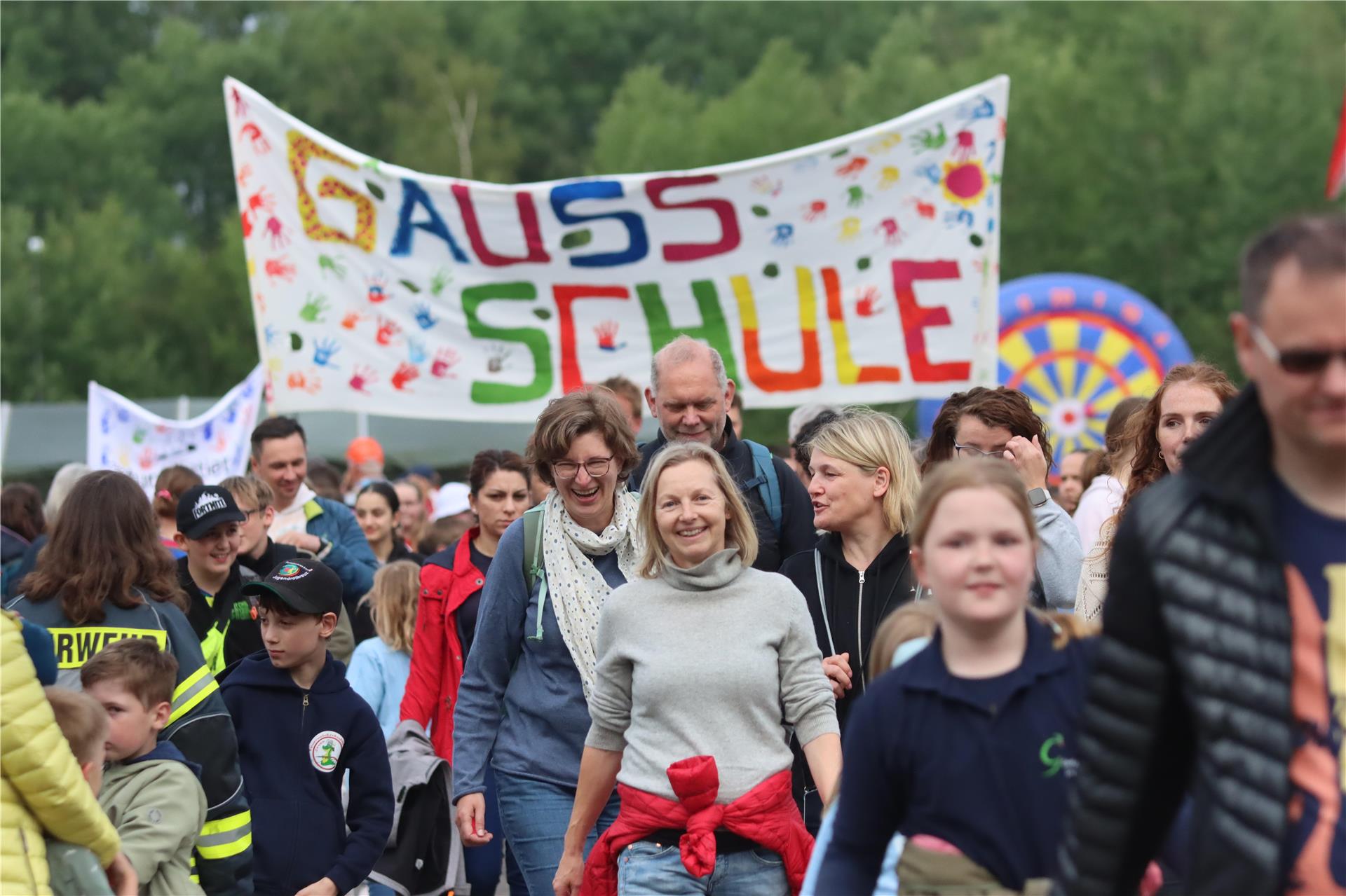 Viele Schulen laufen bei den Zevener Vier-Abend-Märschen mit.