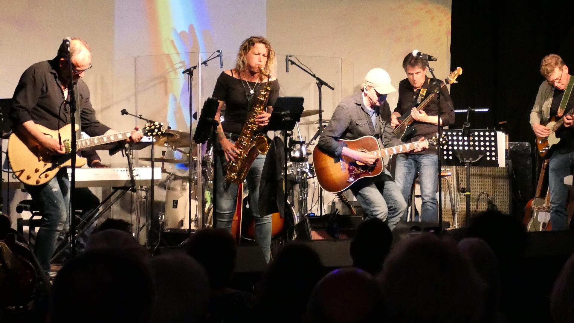 Volles Haus, Begeisterung und Gänsehaut: „Lyrics are Poems“ auf der Kulturbühne in Bremervörde war ein voller Erfolg.