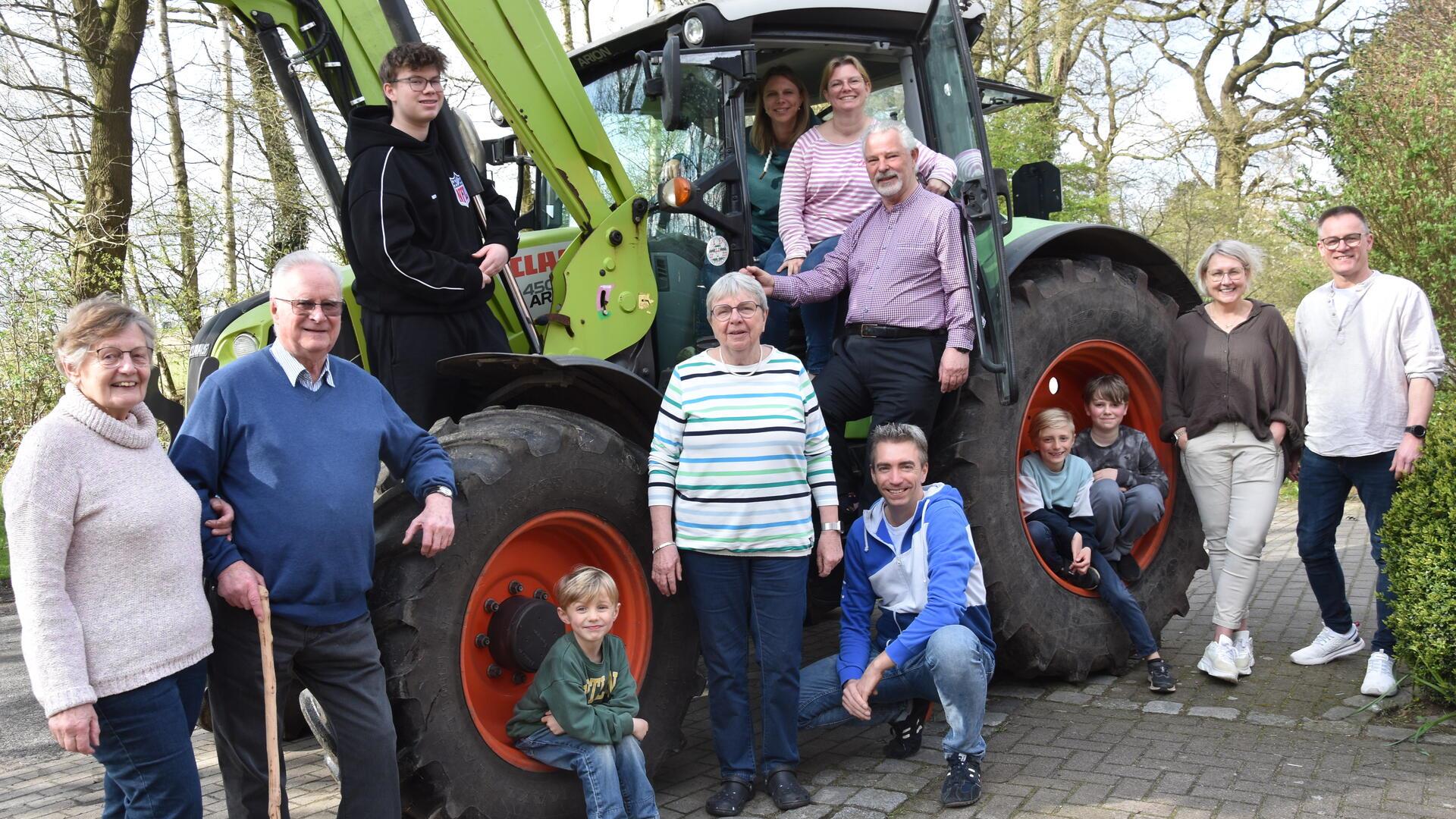 Das Foto zeigt die Familie Ohlenroth.