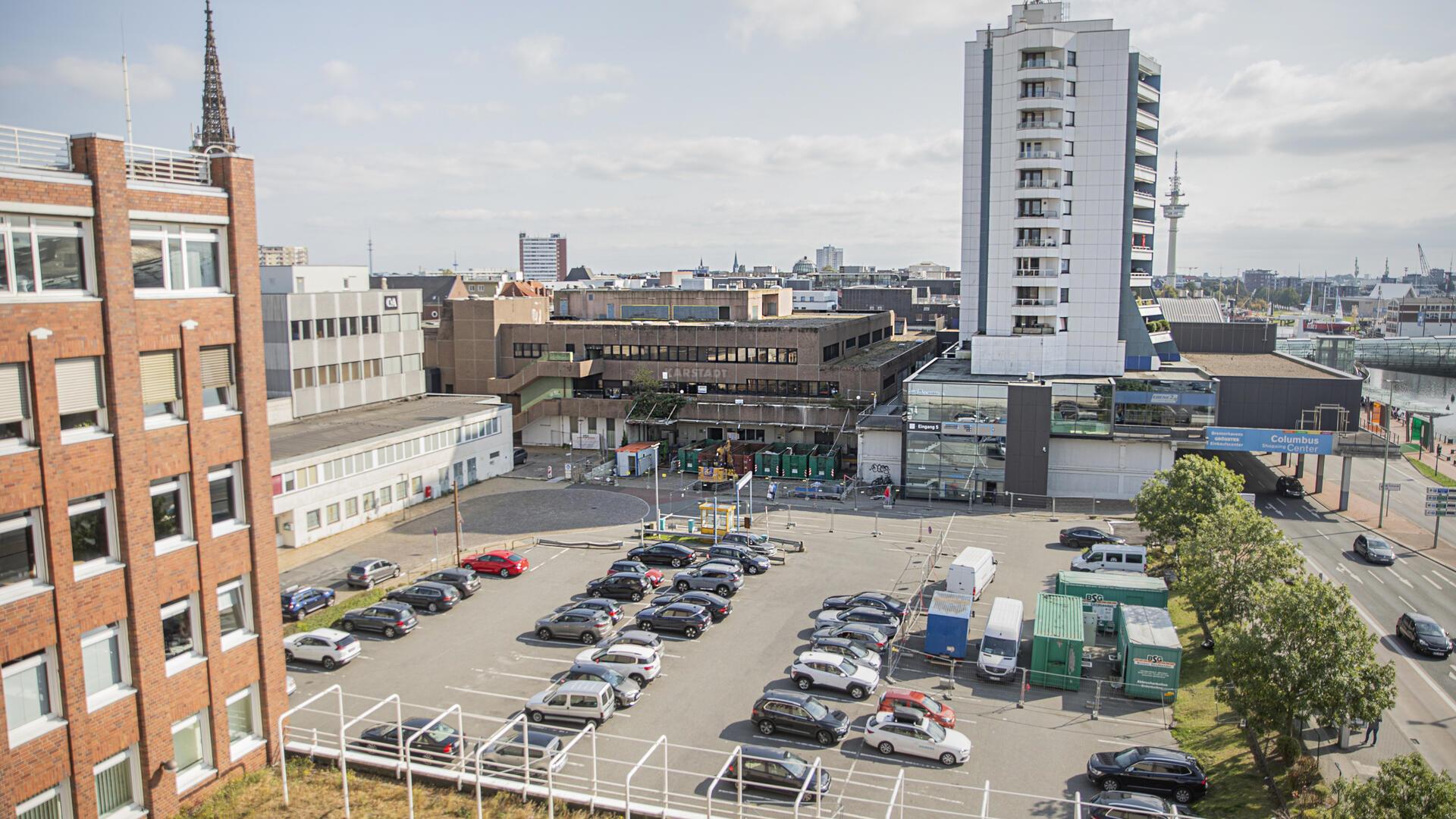 Karstadt von hinten samt Umgebung 