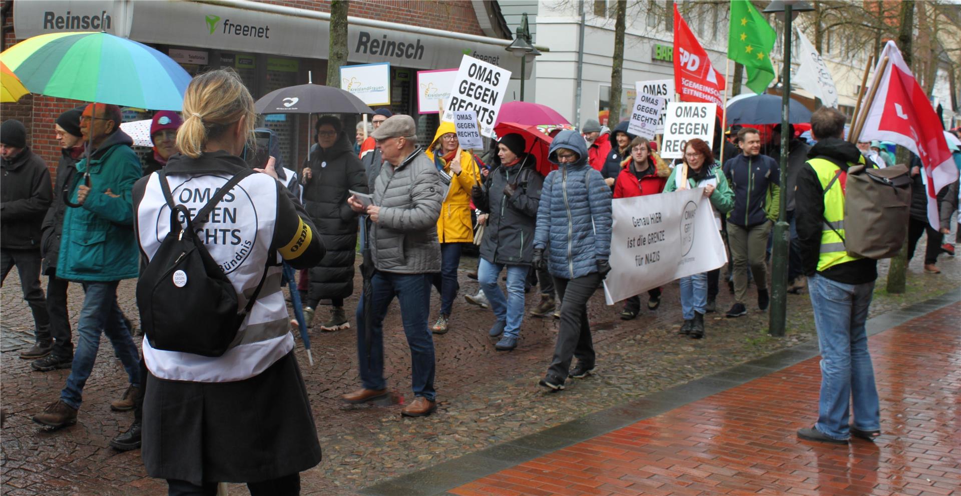 Vor wenigen Tagen fand die erste, von den Omas gegen Rechts organisierte Demo in Rotenburg statt.