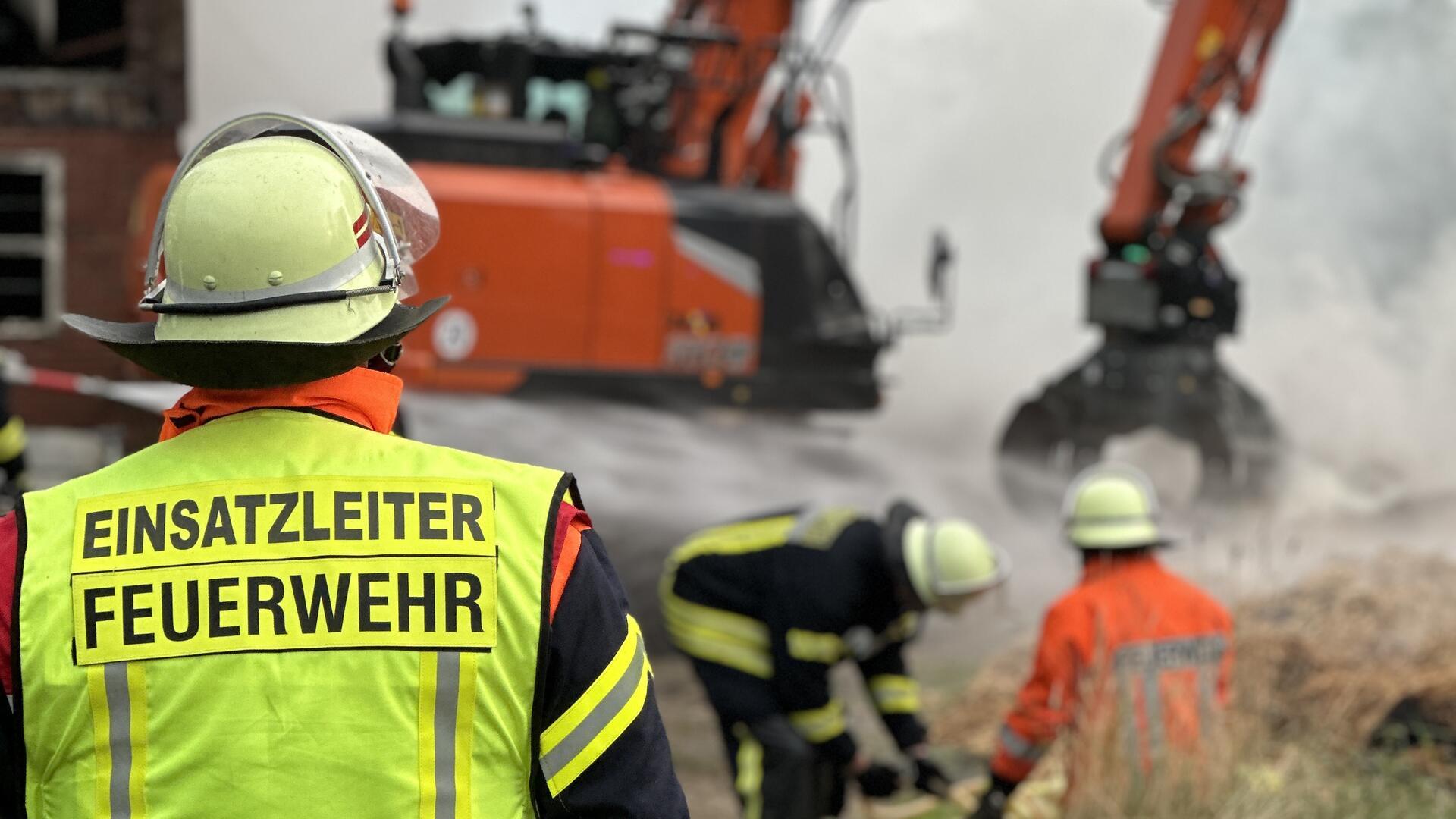 „Wären wir zehn Minuten später alarmiert worden, so hätten wir eine deutlich größere Lage mit weiterer Brandausbreitung vorgefunden“, sagte der Einsatzleiter der Feuerwehr, Marcel Leenheer.