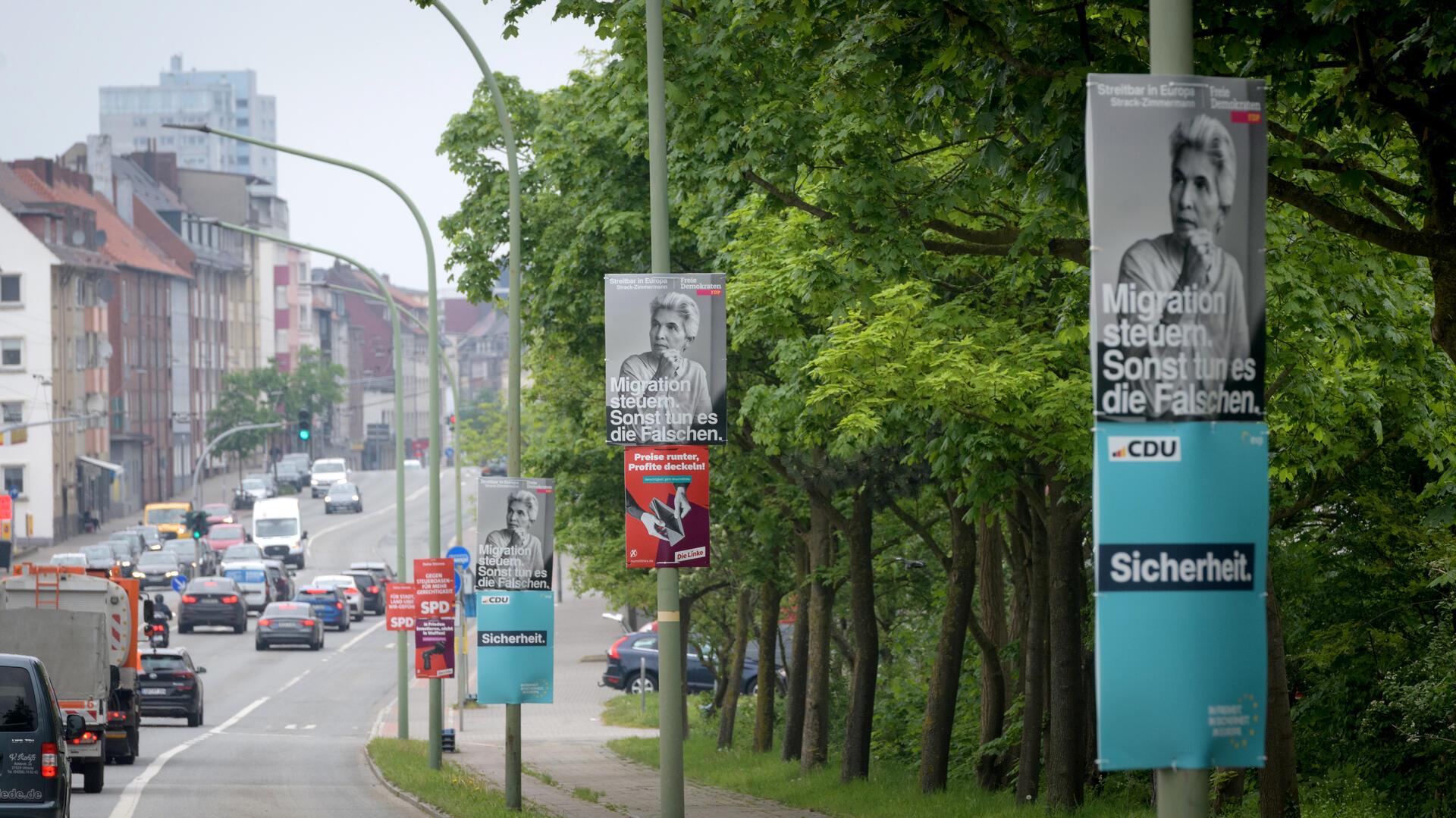 Wahlplakate zur Europawahl. Etwas Wichtiges fehlt.