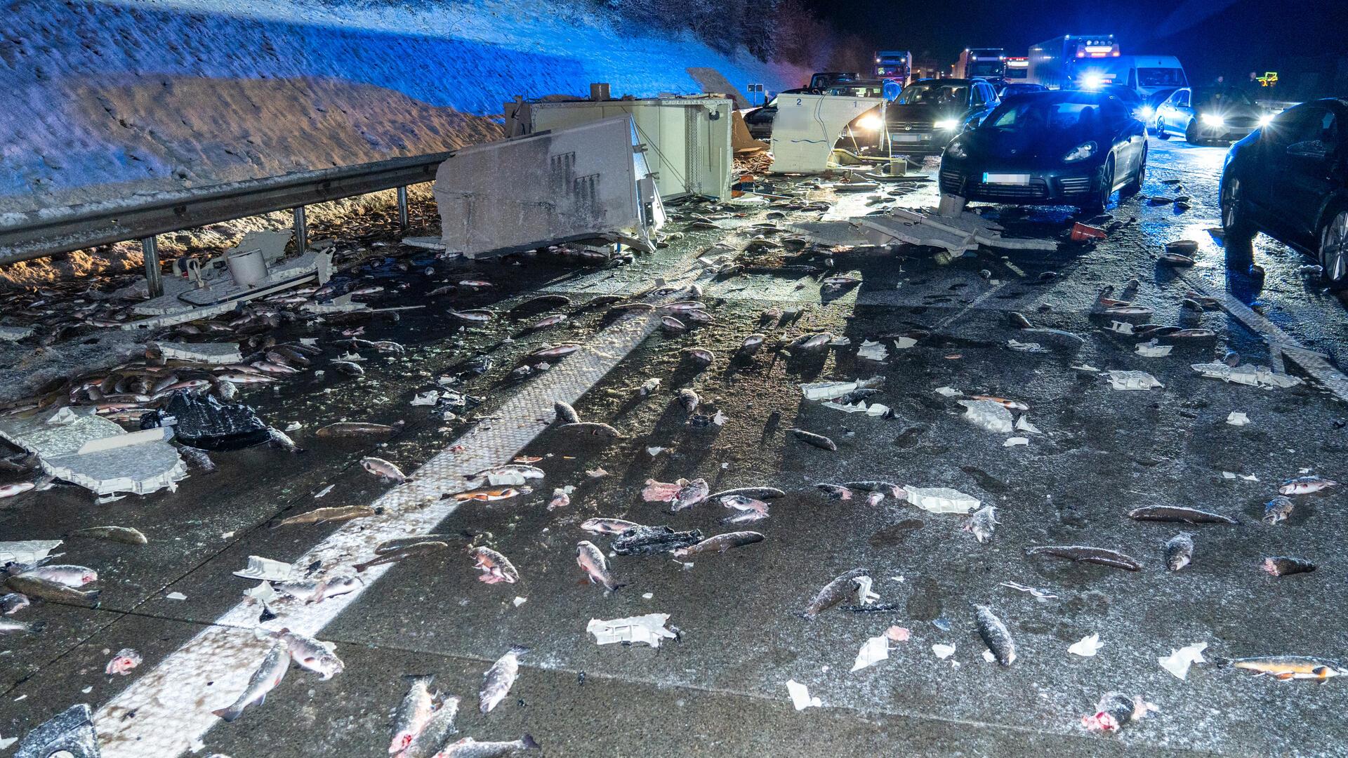 Wegen des Lkw-Unfalls musste die A1 bei Sittensen mehrere Stunden gesperrt werden.