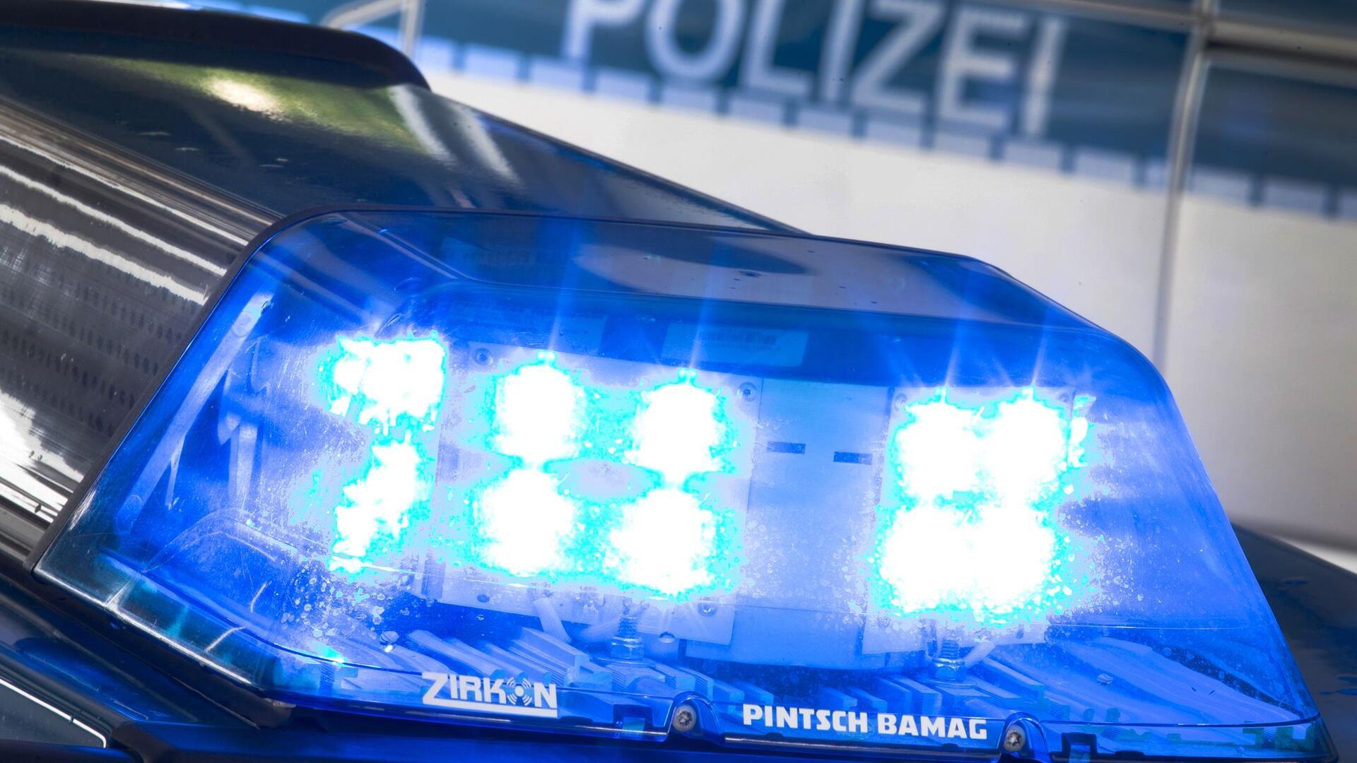 Weil ein stark betrunkener 26-Jähriger einem Platzverweis nicht nachkam, musste er für einige Stunden in eine Polizeizelle.