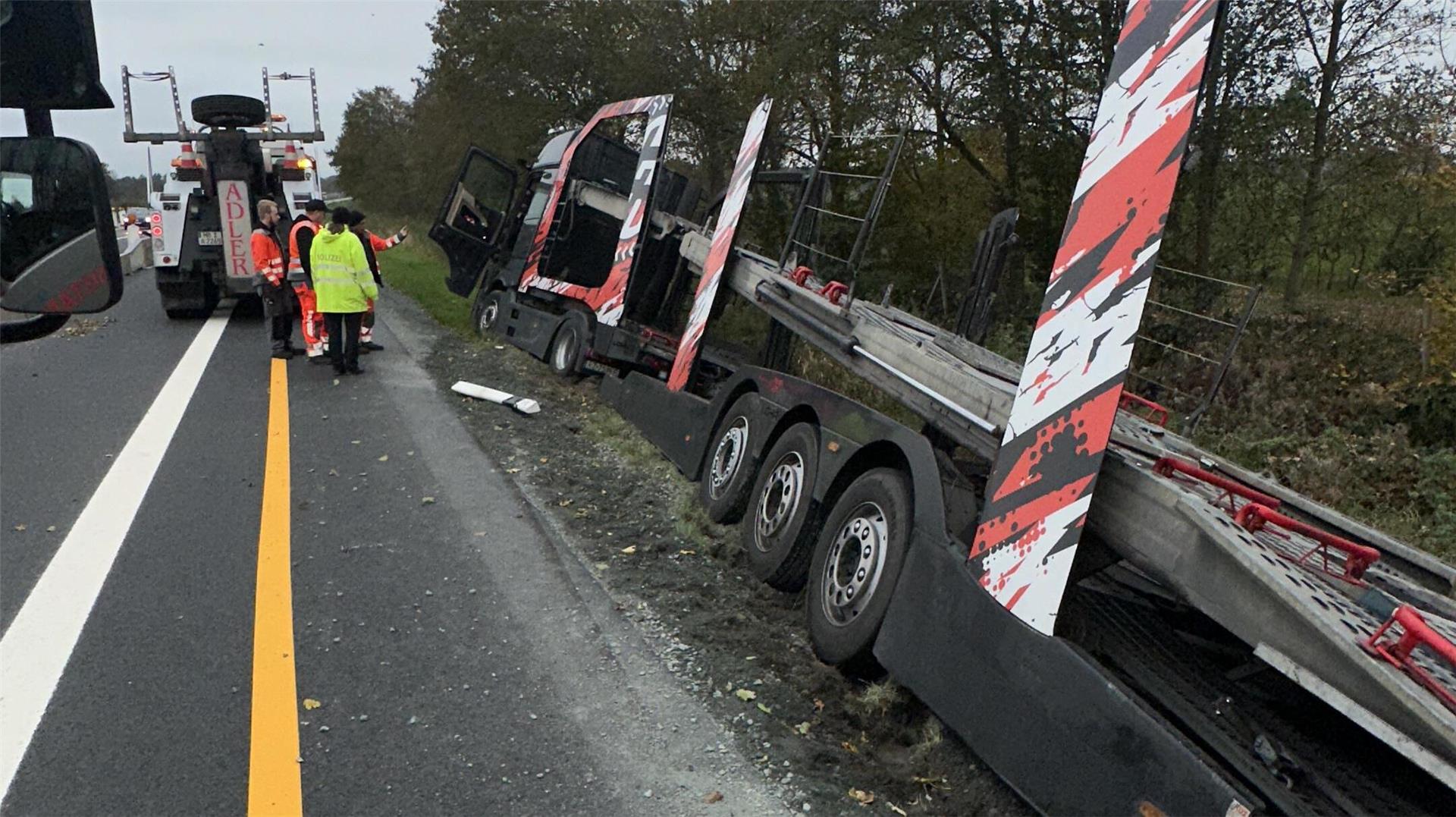 Weil sich dieser Transporter festgefahren hatte, musste die Autobahn am Freitag zwischen Nordholz und Cuxhaven-Altenwalde für mehrere Stunden gesperrt werden.