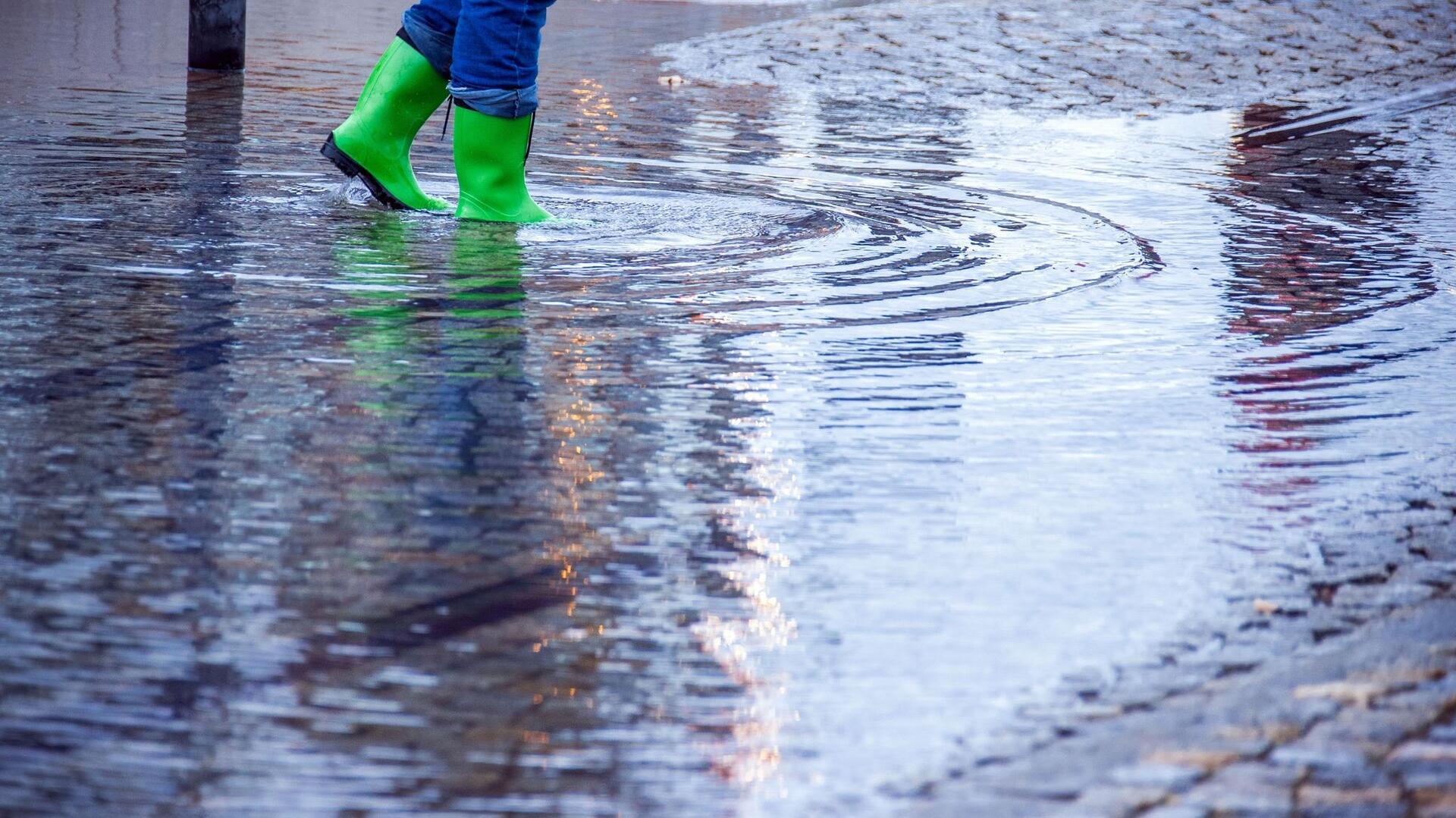 Wenn es kräftig regnet, dann steht mancherorts in Bülstedt das Wasser auf Hofeinfahrten und Straßen (Symbolfoto).