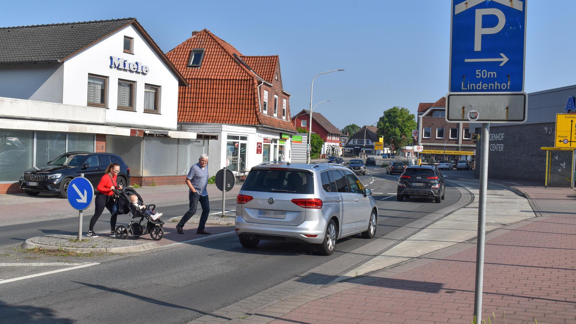 Fußgänger und Autos