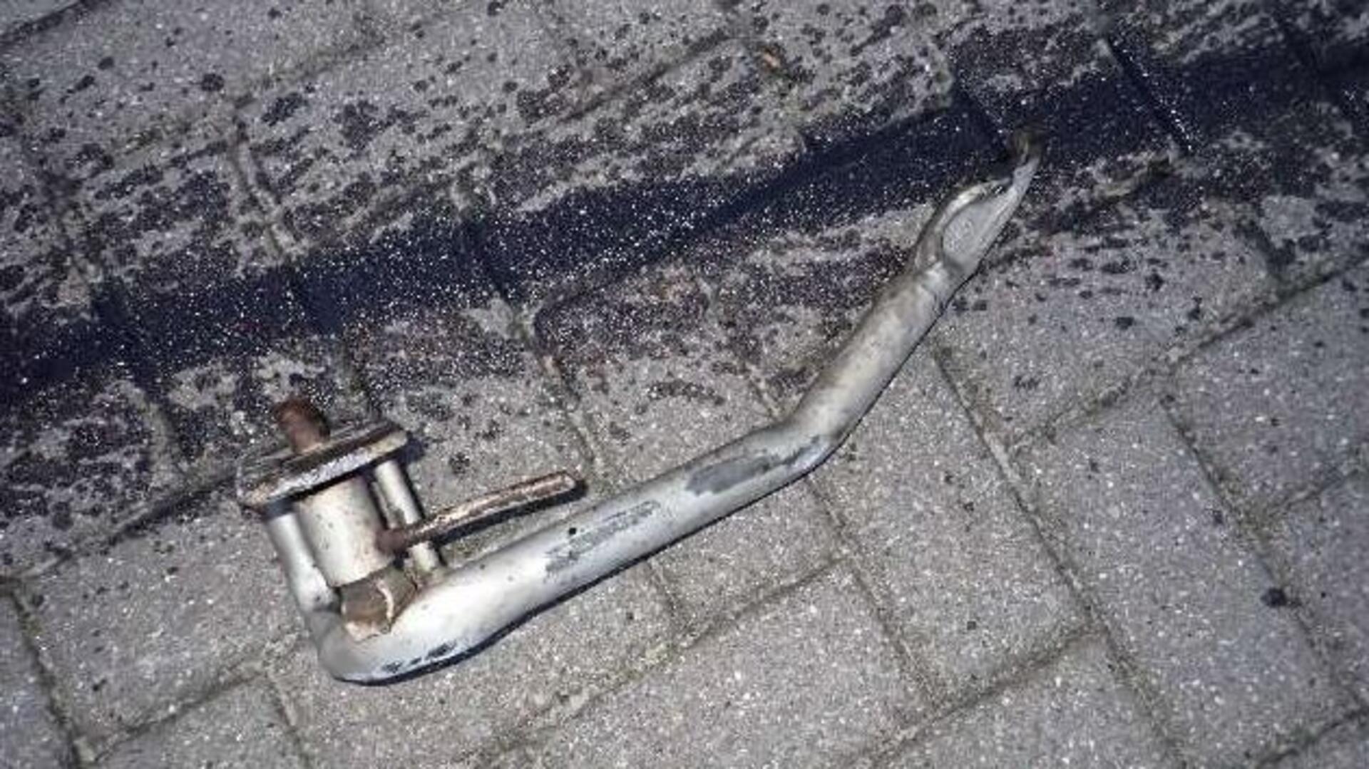 Wer weiß, woher diese Metallgegenstand stammt? Er war für einen Unfall in Zeven verantwortlich. Die Polizei sucht Zeugen. 