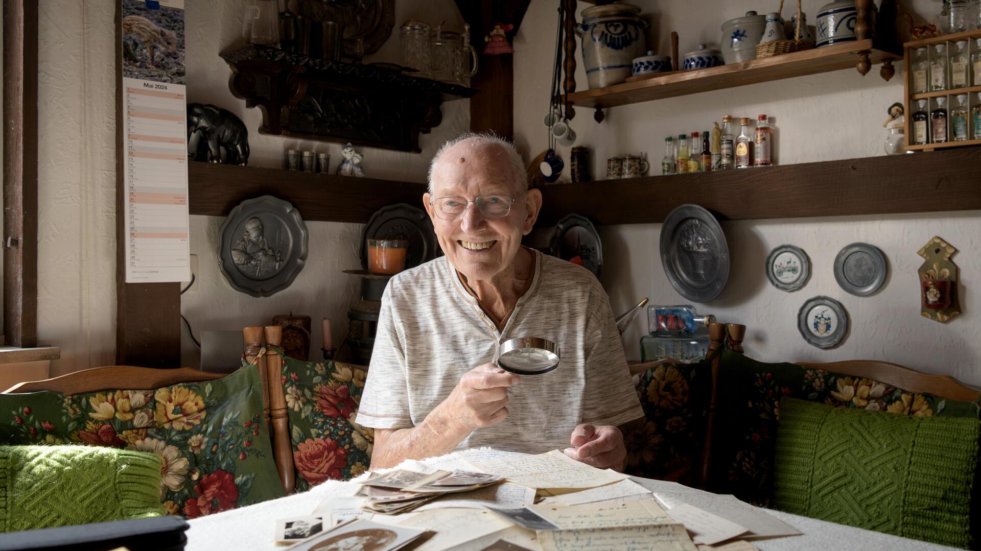 Werner Behrmann in Bremerhaven hütet die Feldpost-Briefe seines großen Bruders wie einen Schatz. Denn der heute 94-Jährige - Zeitzeuge aus Deutschlands finsterster Zeit - hat seinen Bruder Helmut kaum mehr gekannt, er fiel in Russland, knapp 20 Jahre jung.