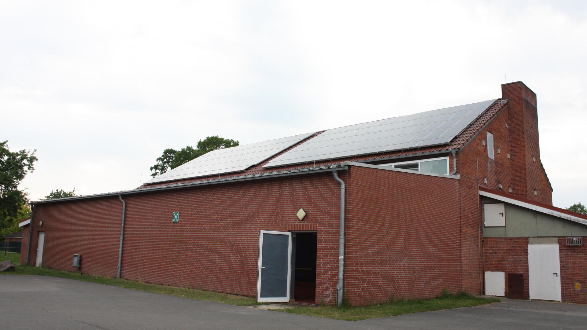 Photovoltaik-Anlage auf der Turnhalle Lunestedt